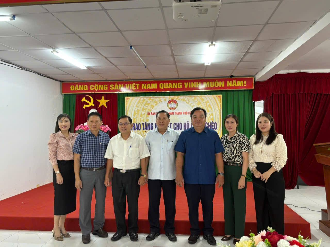 ỦY BAN MẶT TRẬN TỔ QUỐC VIỆT NAM PHƯỜNG CÁI KHẾ PHỐI HỢP CÔNG TY BẢO HIỂM PVI TÂY NAM TRAO QUÀ TẾT BÍNH NGỌ CHO HỘ CẬN NGHÈO TRÊN ĐỊA BÀN PHƯỜNG