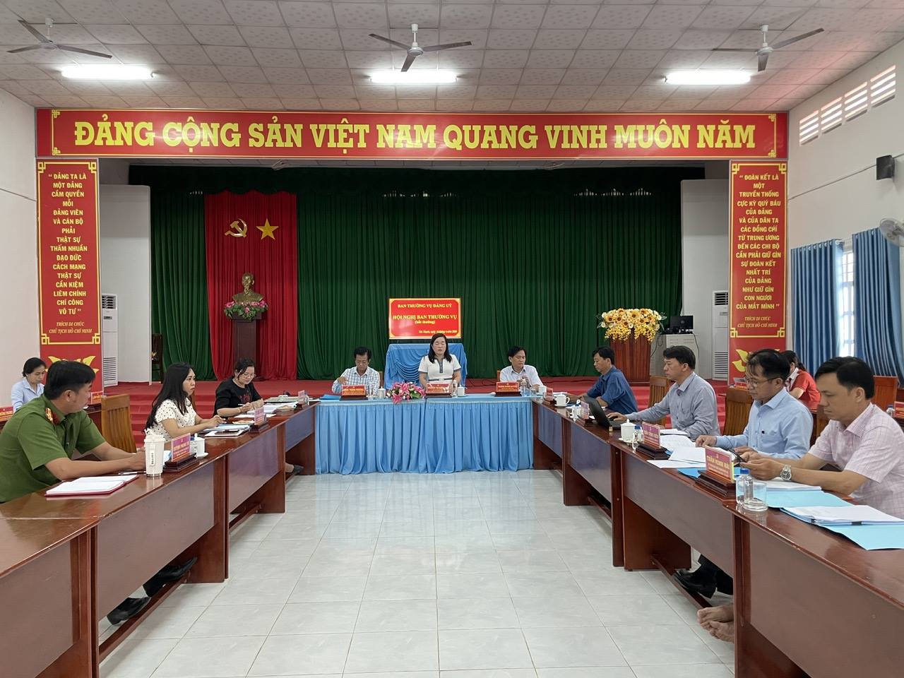 HỘI NGHỊ BAN THƯỜNG VỤ ĐẢNG ỦY XÃ TÂN THẠNH CHO Ý KIẾN PHƯƠNG ÁN SẮP XẾP CÁC TRƯỜNG HỌC