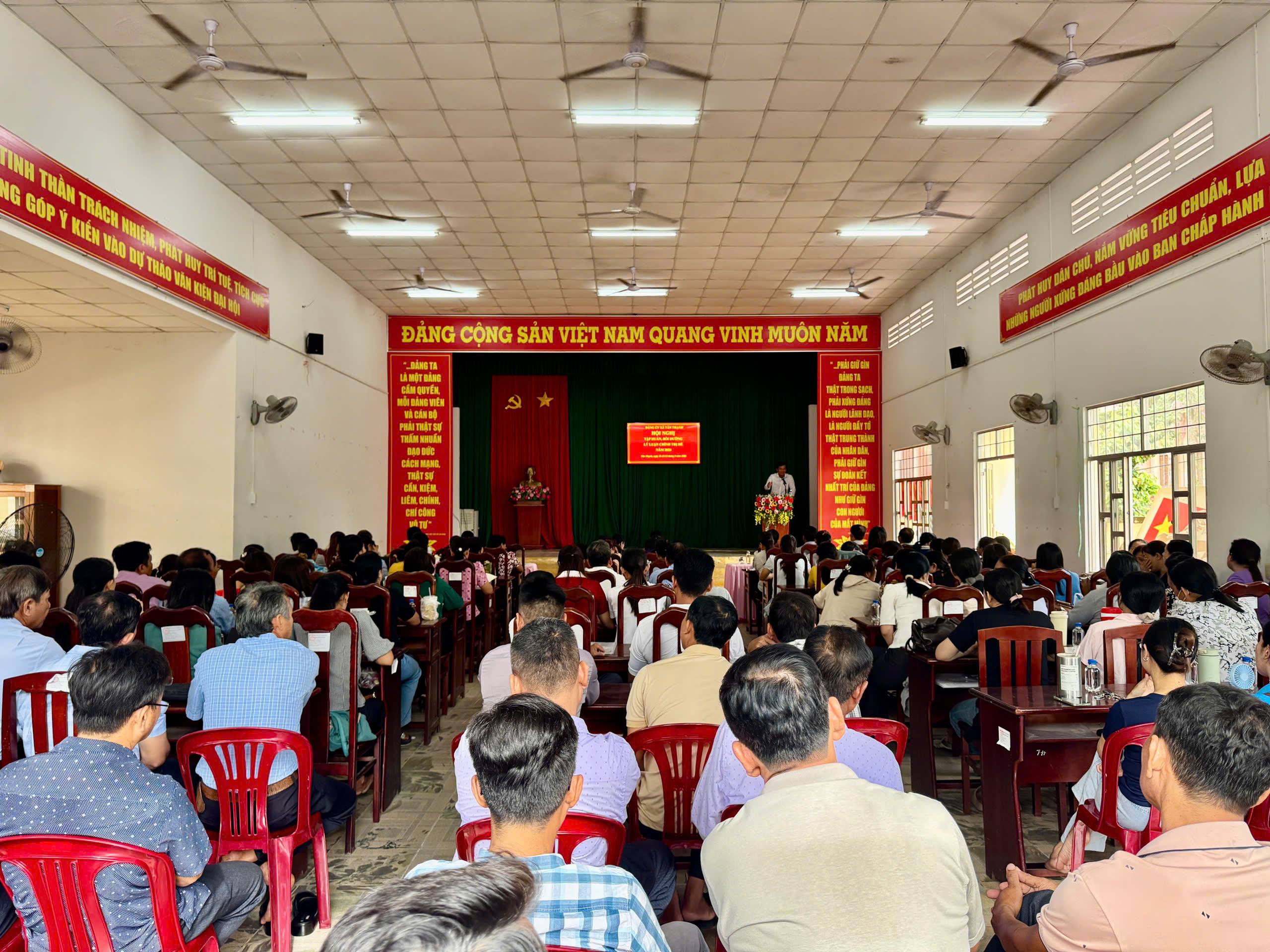 XÃ TÂN THẠNH KHAI MẠC LỚP BỒI DƯỠNG, TẬP HUẤN LÝ LUẬN CHÍNH TRỊ HÈ NĂM 2026