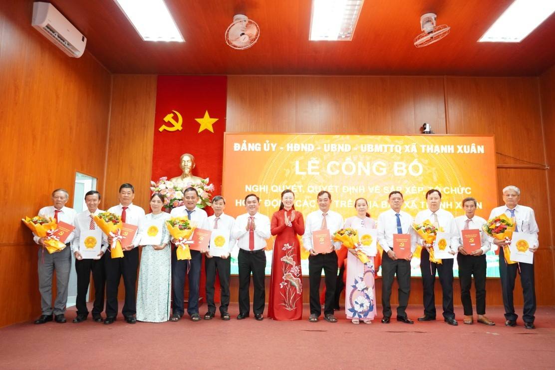 THẠNH XUÂN CÔNG BỐ THÀNH LẬP 12 ẤP VÀ KIỆN TOÀN TỔ CHỨC ĐẢNG SAU SẮP XẾP 