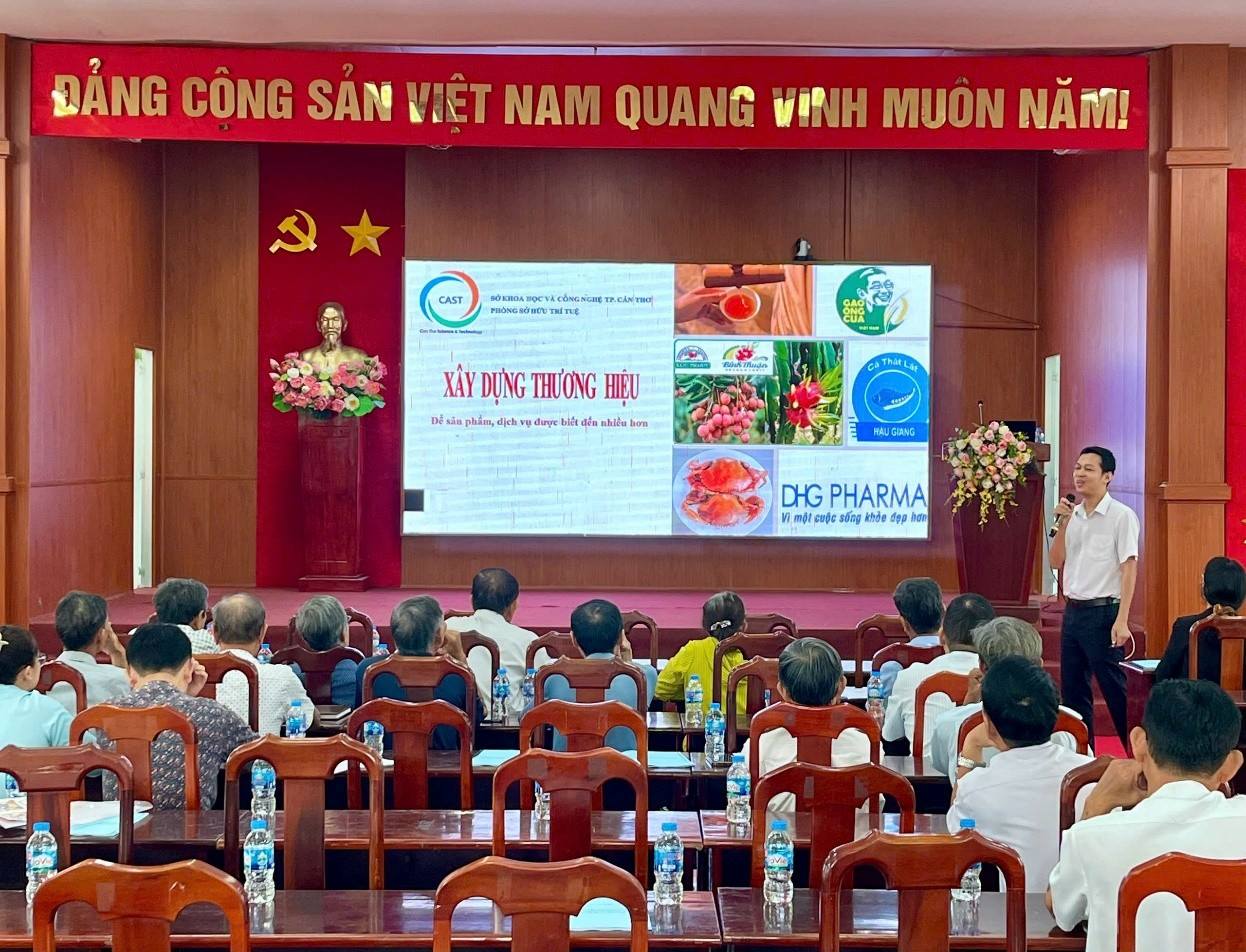 XÃ THẠNH XUÂN TỔ CHỨC HỘI NGHỊ TẬP HUẤN VỀ BẢO HỘ QUYỀN SỞ HỮU TRÍ TUỆ VÀ PHÁT TRIỂN THƯƠNG HIỆU SẢN PHẨM, DỊCH VỤ ĐỊA PHƯƠNG