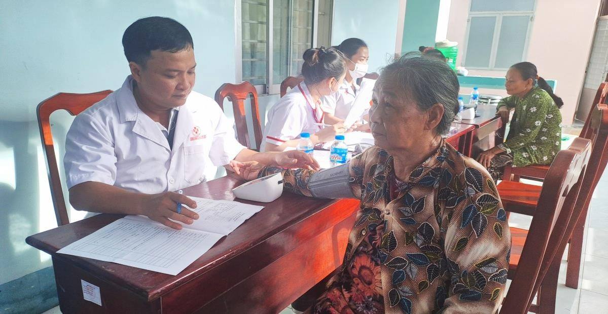 XÃ THẠNH XUÂN PHỐI HỢP TỔ CHỨC CHƯƠNG TRÌNH KHÁM SỨC KHỎE ĐỊNH KỲ MIỄN PHÍ CHO NHÂN DÂN TRÊN ĐỊA BÀN XÃ