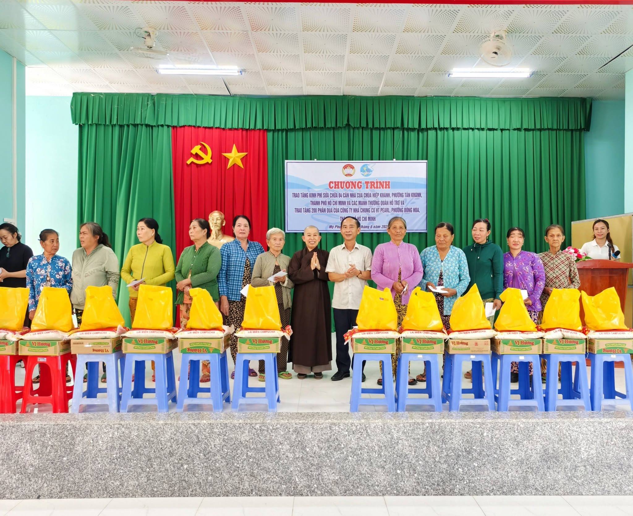 Mỹ Phước trao tặng kinh phí sửa chữa 4 căn nhà và 200 phần quà cho hộ gia đình có hoàn cảnh khó khăn trên địa bàn 