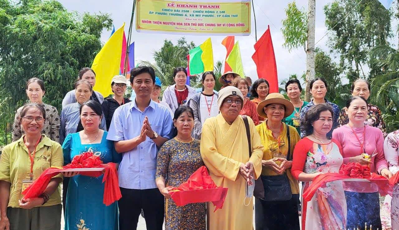 Mỹ Phước khánh thành cầu giao thông nông thôn và tặng quà cho các hộ bị ảnh hưởng do triều cường dâng cao 