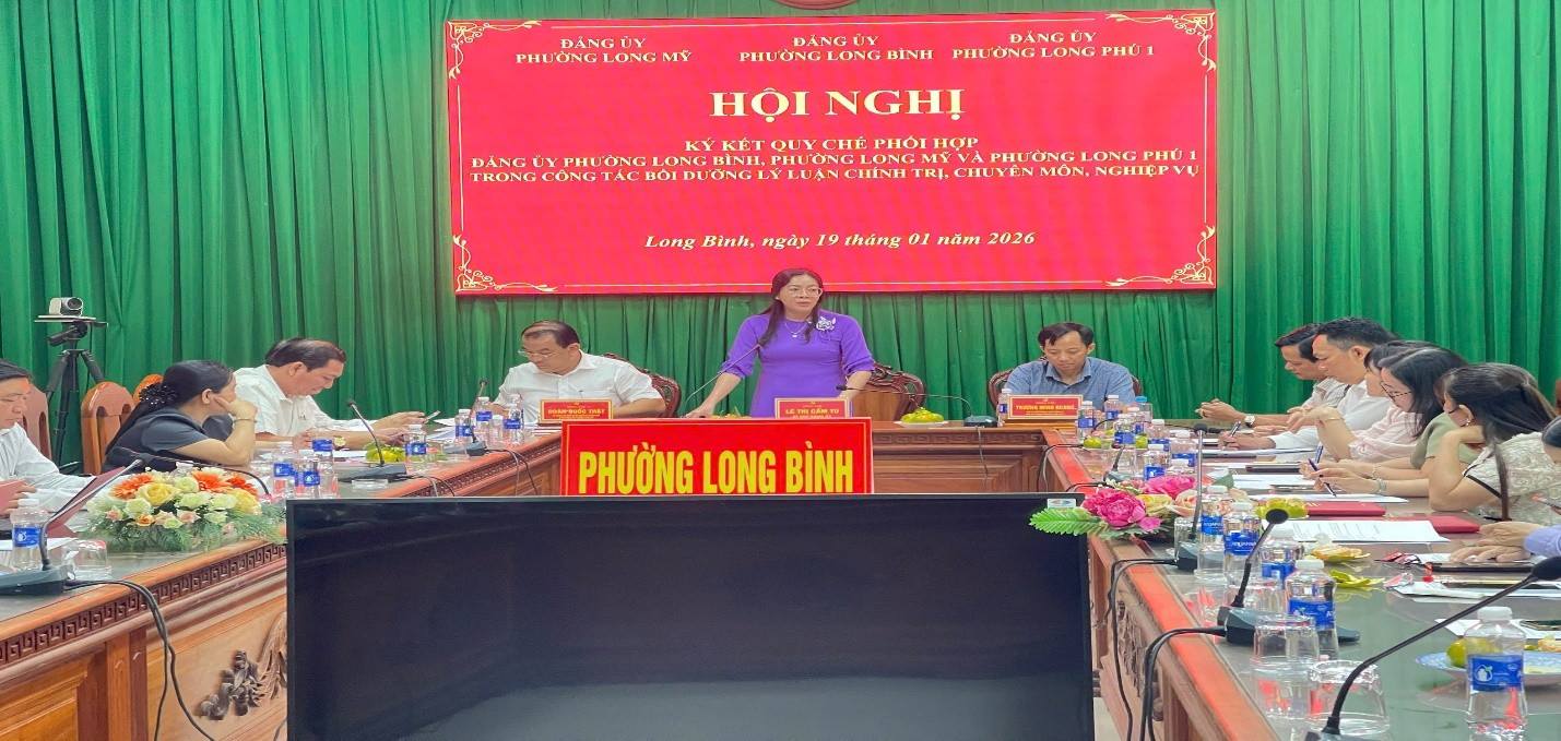 Phường Long Bình ký kết Quy chế phối hợp bồi dưỡng lý luận chính trị và nghiệp vụ với các phường được phân công phụ trách.