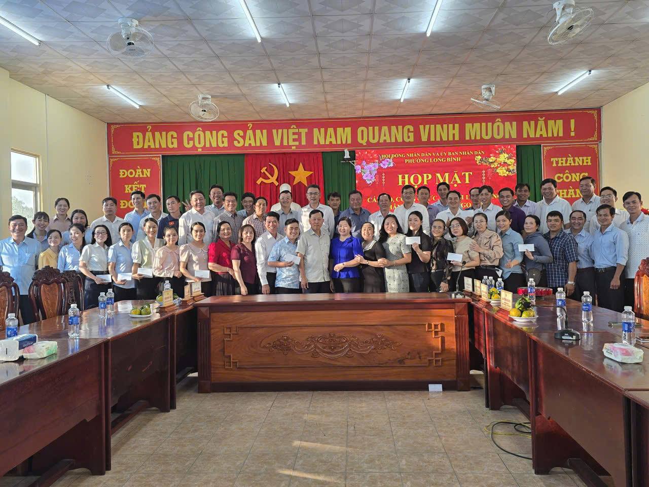 PHƯỜNG LONG BÌNH TỔ CHỨC HỌP MẶT CÁN BỘ, CÔNG CHỨC, NGƯỜI LAO ĐỘNG NHÂN DỊP XUÂN BÍNH NGỌ 2026