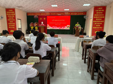 PHƯỜNG LONG BÌNH: KHAI GIẢNG LỚP BỒI DƯỠNG NHẬN THỨC VỀ ĐẢNG KHÓA I NĂM 2026 CHO 83 "HẠT GIỐNG ĐỎ" ƯU TÚ