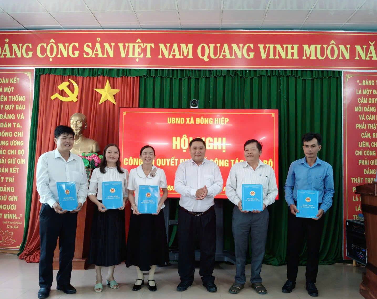 ỦY BAN NHÂN DÂN XÃ ĐÔNG HIỆP TỔ CHỨC  HỘI NGHỊ CÔNG BỐ QUYẾT ĐỊNH VỀ CÔNG TÁC CÁN BỘ NĂM 2026
