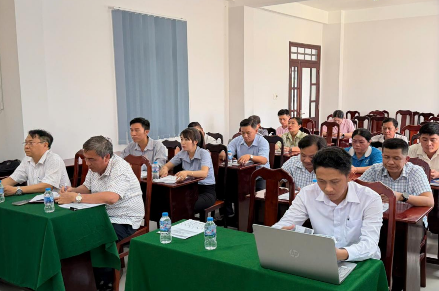 PHÒNG GIAO DỊCH NHCSXH VỊ THỦY TỔ CHỨC TẬP HUẤN HOẠT ĐỘNG ỦY THÁC ĐỐI VỚI TỔ CHỨC CHÍNH TRỊ - XÃ HỘI CẤP XÃ