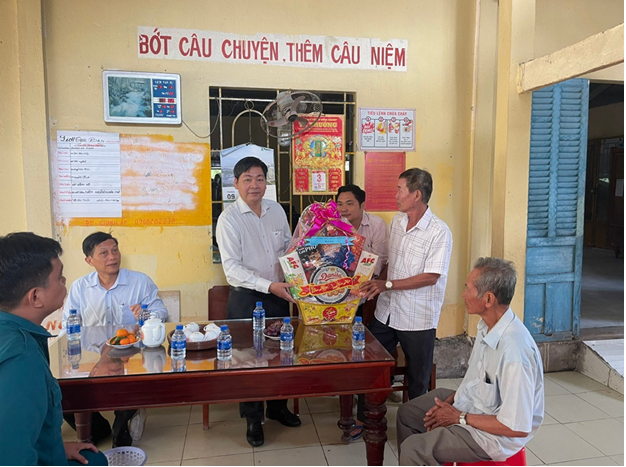 ẤM ÁP NGHĨA TÌNH “UỐNG NƯỚC NHỚ NGUỒN”