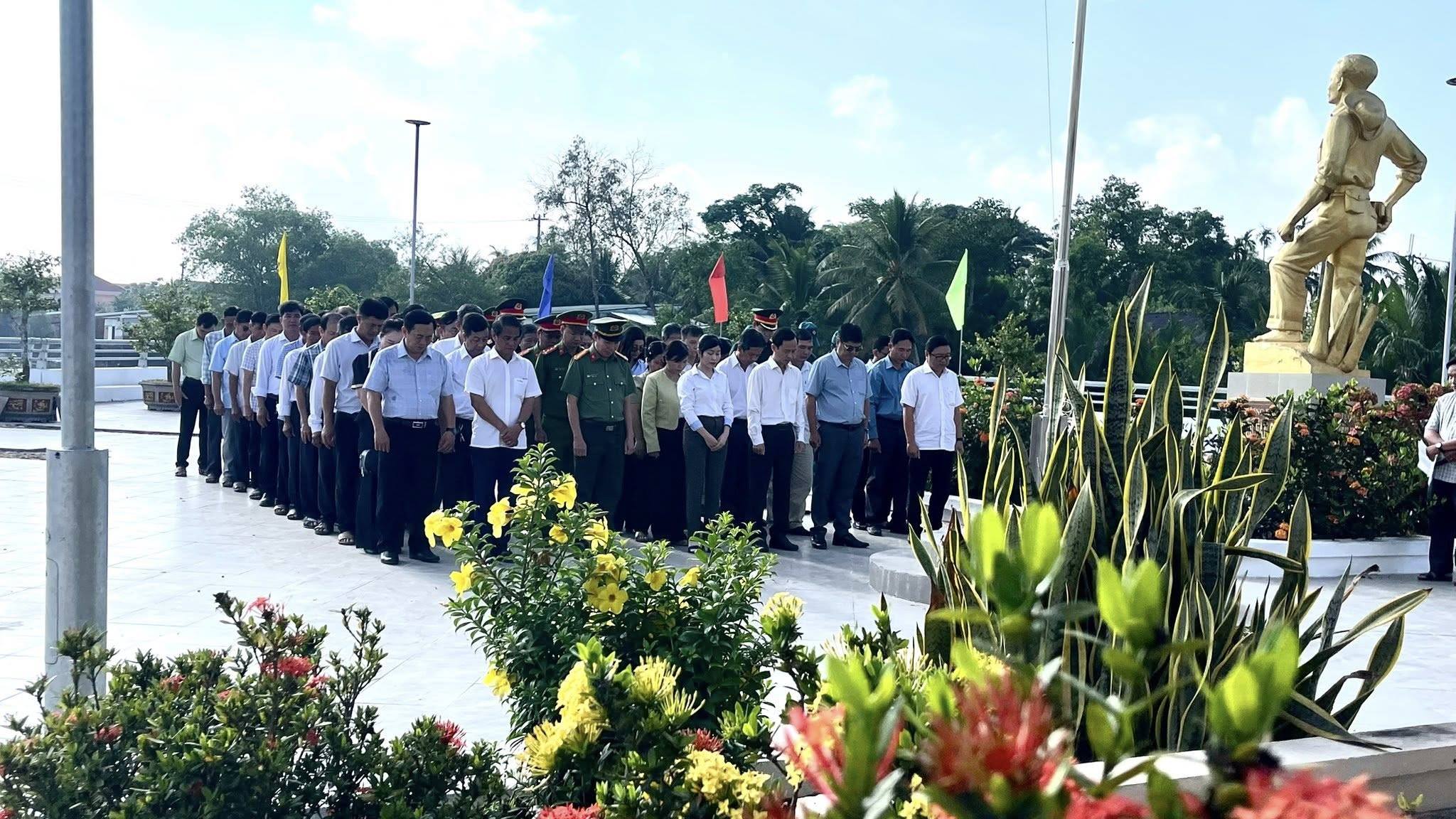 Xã Đại Hải tổ chức Lễ viếng Nhà bia ghi tên liệt sĩ và Di tích Lưu niệm anh hùng lực lượng vũ trang nhân dân Liệt sỹ Thiều Văn Chỏi