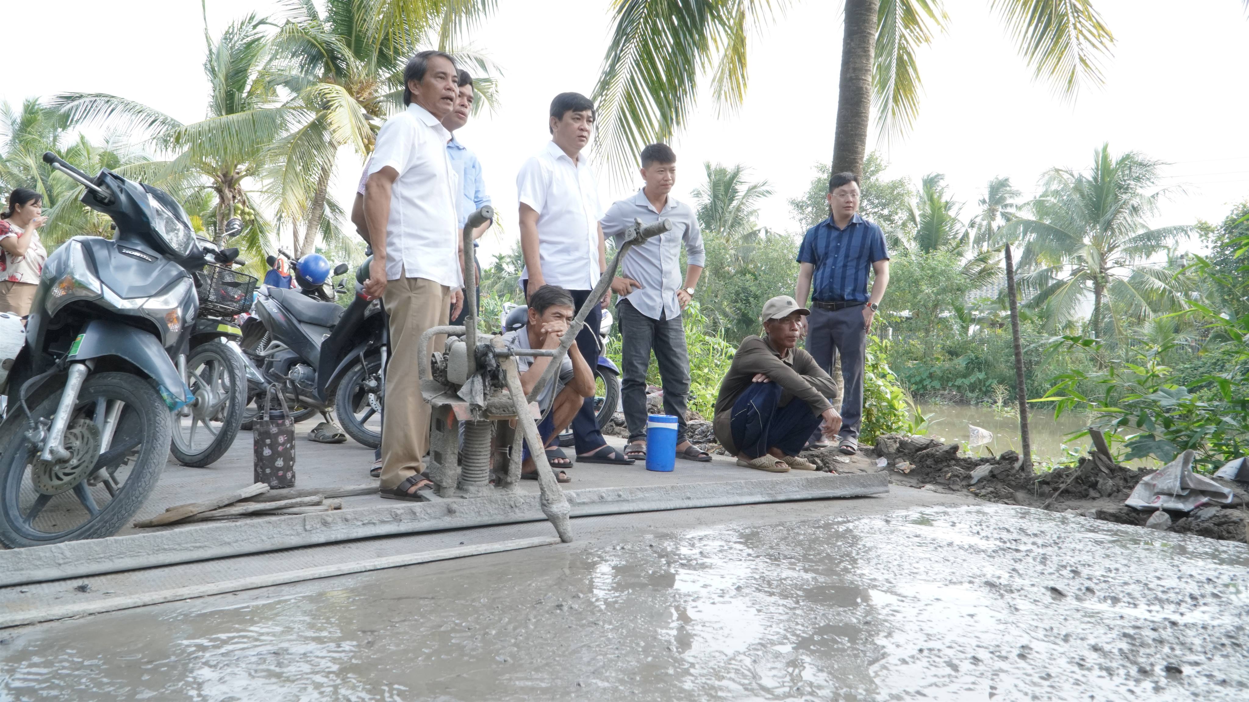 LÃNH ĐẠO XÃ ĐẠI HẢI KIỂM TRA CÁC CÔNG TRÌNH XÂY DỰNG CƠ BẢN TRÊN ĐỊA BÀN XÃ