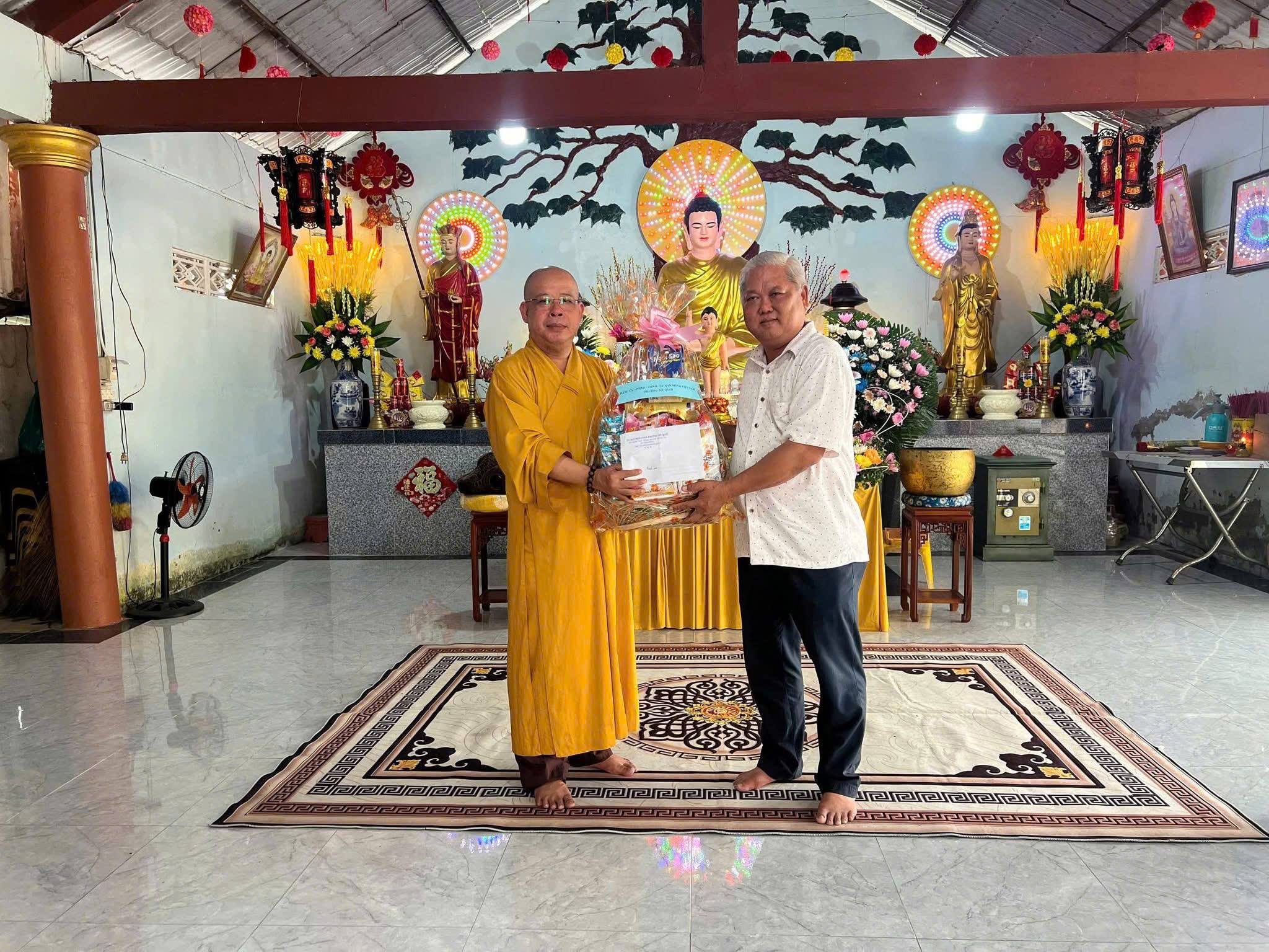 UBND PHƯỜNG MỸ QUỚI THĂM, CHÚC MỪNG ĐẠI LỄ PHẬT ĐẢN PHẬT LỊCH 2570