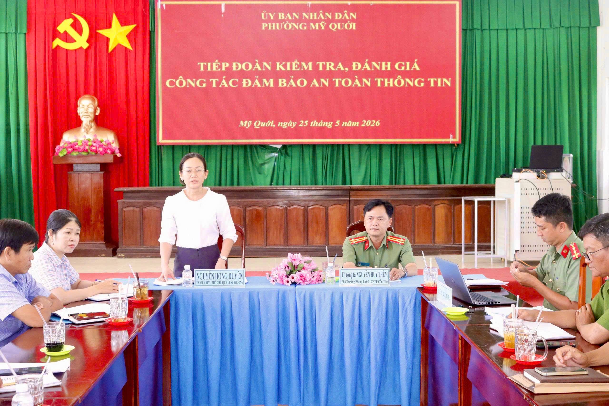 UBND phường Mỹ Quới làm việc với đoàn kiểm tra, đánh giá công tác đảm bảo an toàn thông tin
