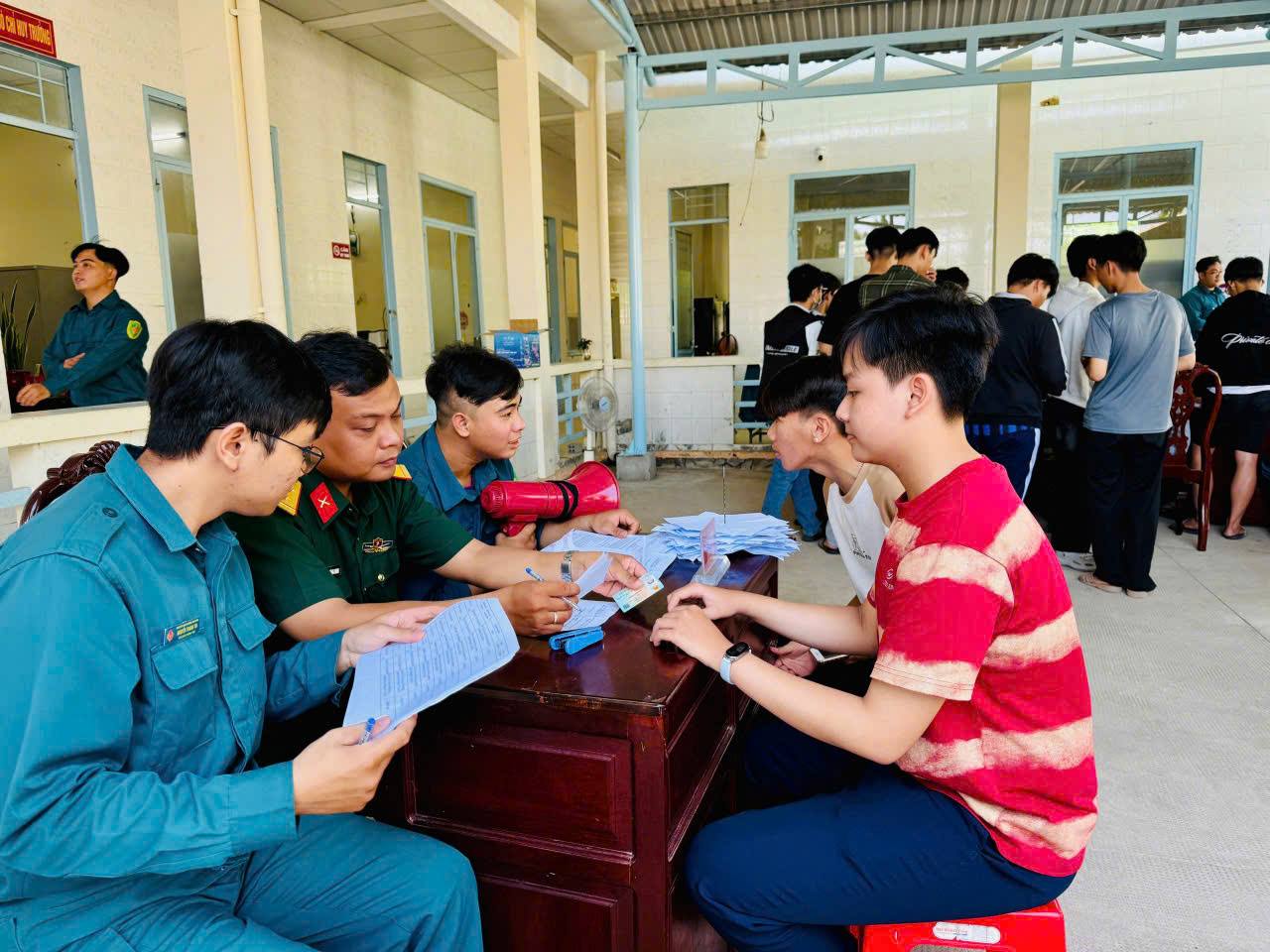 THỚI AN ĐÔNG: TỔ CHỨC ĐĂNG KÝ NGHĨA VỤ QUÂN SỰ LẦN ĐẦU CHO THANH NIÊN TUỔI 17