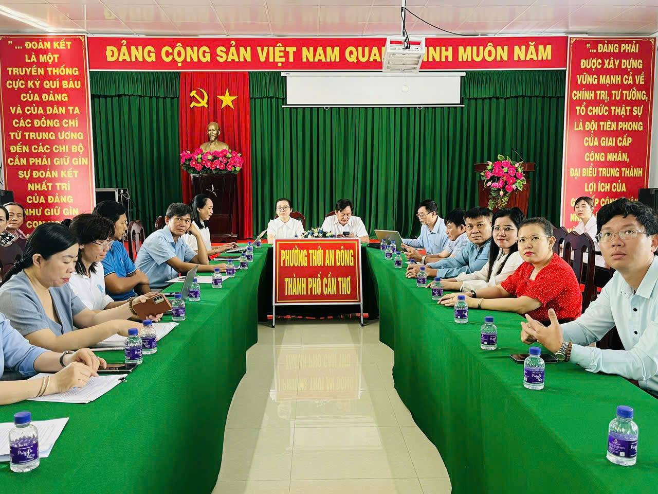 THỚI AN ĐÔNG THAM DỰ HỘI NGHỊ NGHIÊN CỨU, HỌC TẬP, QUÁN TRIỆT VÀ TRIỂN KHAI THỰC HIỆN NGHỊ QUYẾT HỘI NGHỊ LẦN THỨ HAI BAN CHẤP HÀNH TRUNG ƯƠNG ĐẢNG KHÓA XIV