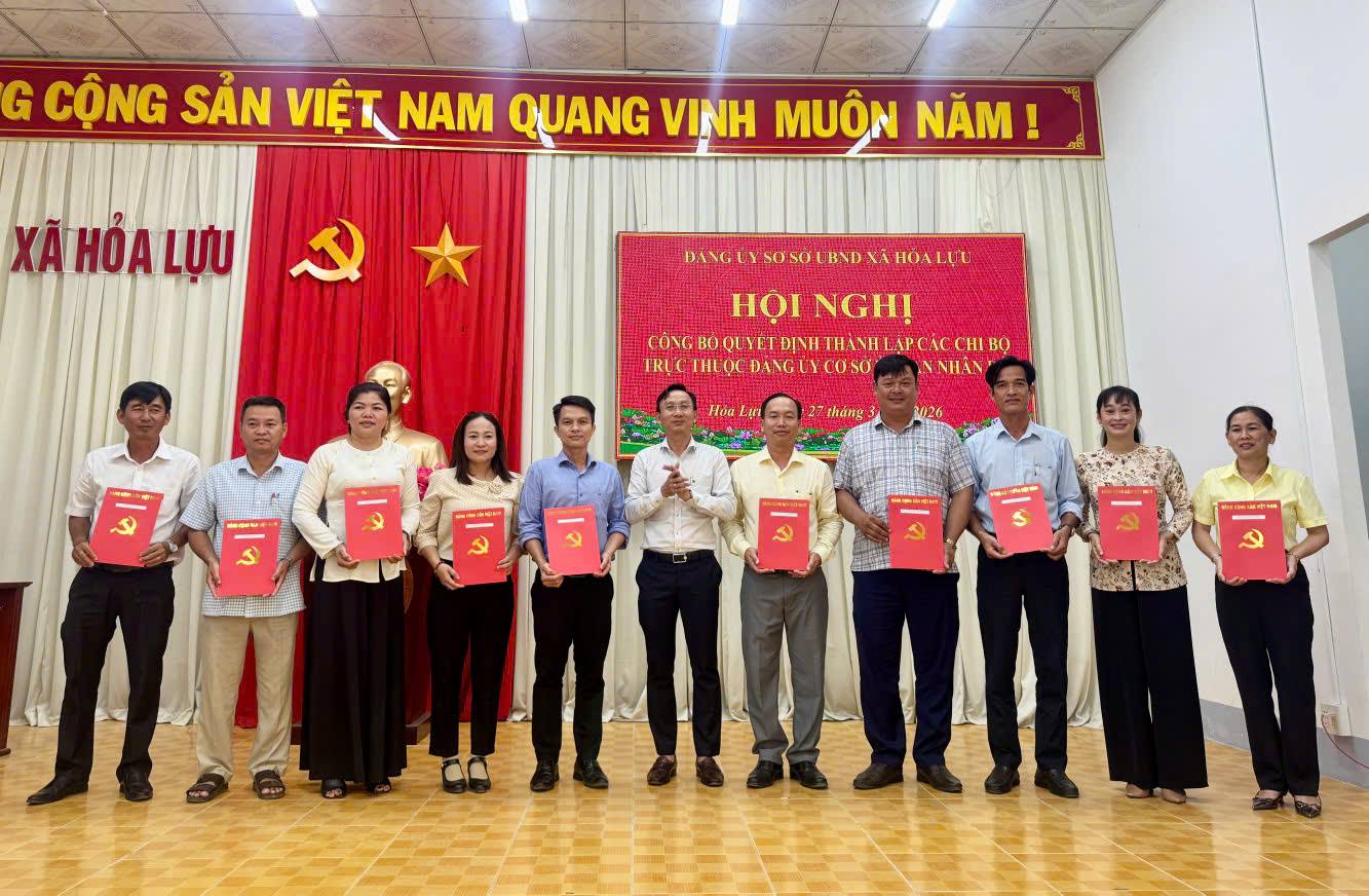 Công bố Quyết định thành lập 4 Chi bộ trực thuộc Đảng bộ cơ sở Ủy ban nhân dân xã Hỏa Lựu