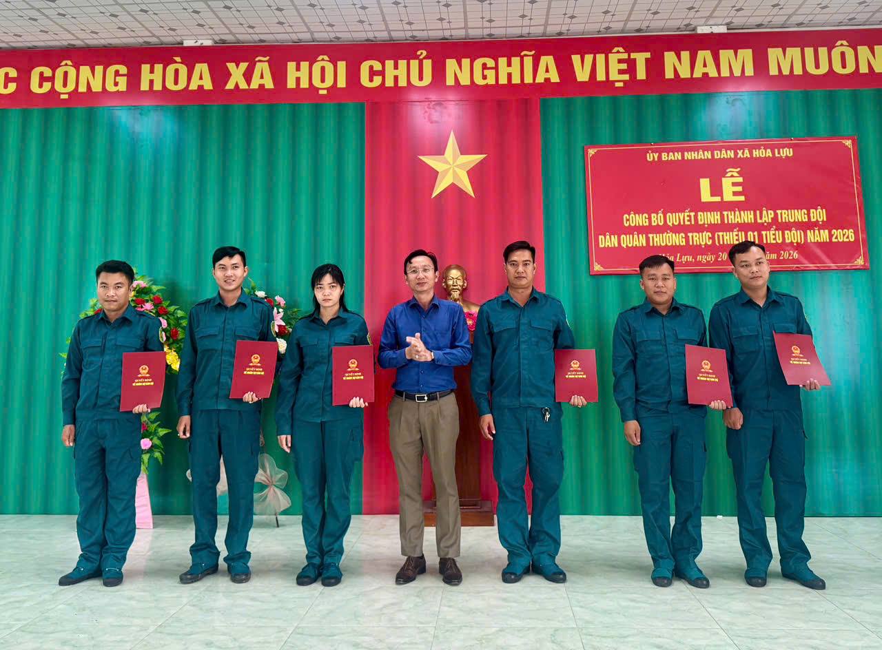 Ra mắt Trung đội Dân quân thường trực xã Hỏa Lựu