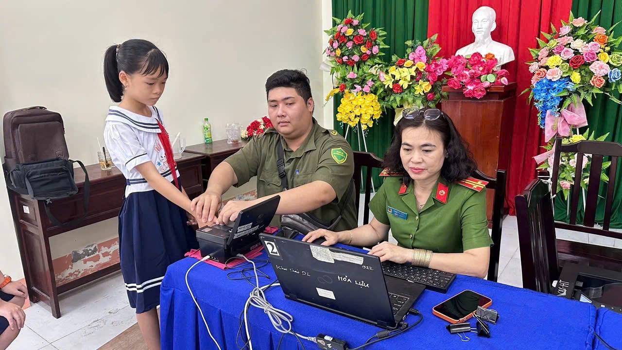 Tiến độ thực hiện Chiến dịch “60 ngày đêm hướng dẫn người dân kích hoạt và tích hợp thông tin, dữ liệu trên VneID mức 2” còn chậm so với yêu cầu