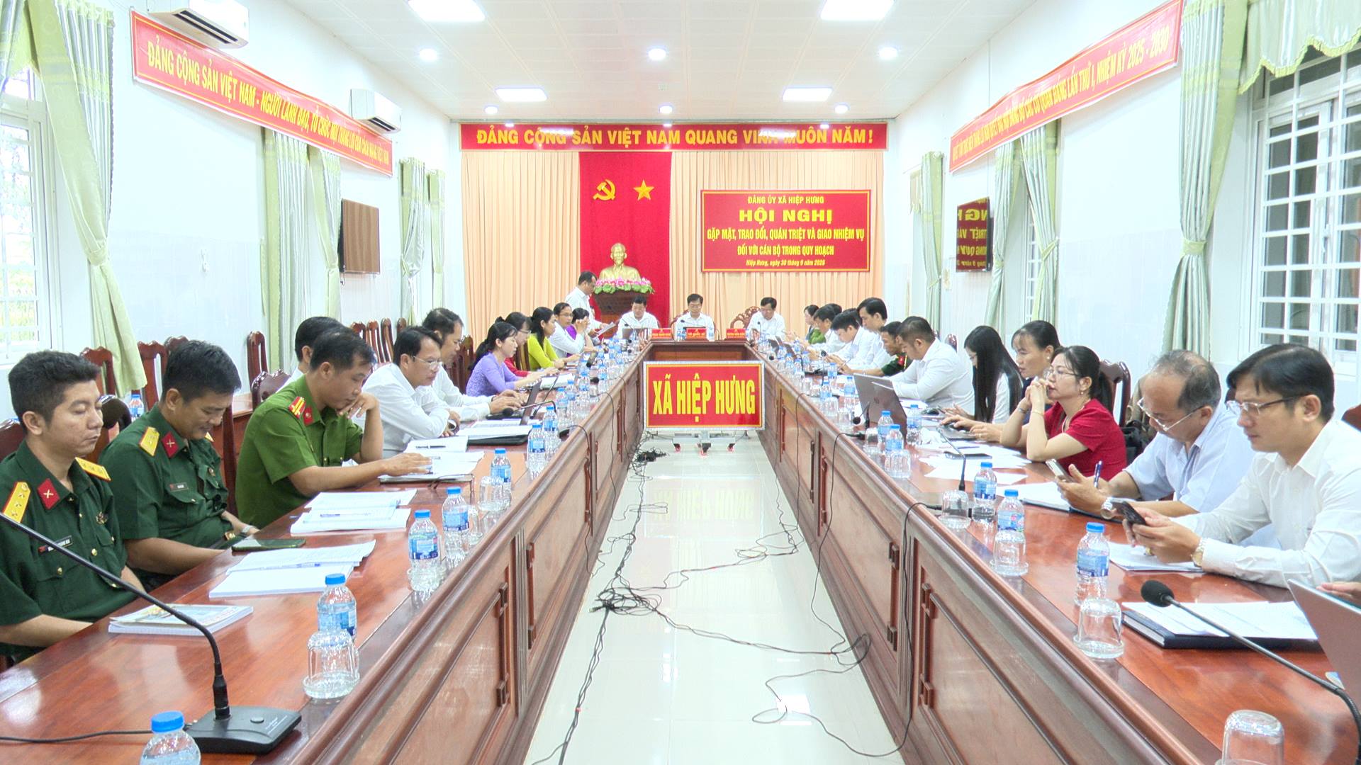 HIỆP HƯNG GẶP GỠ, TRAO ĐỔI VÀ GIAO NHIỆM VỤ CHO CÁN BỘ TRONG QUY HOẠCH