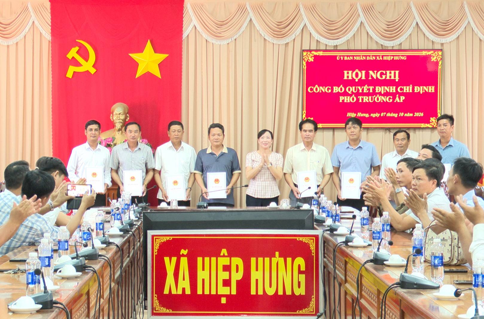 HIỆP HƯNG CÔNG BỐ QUYẾT ĐỊNH CÔNG NHẬN 14 PHÓ TRƯỞNG ẤP