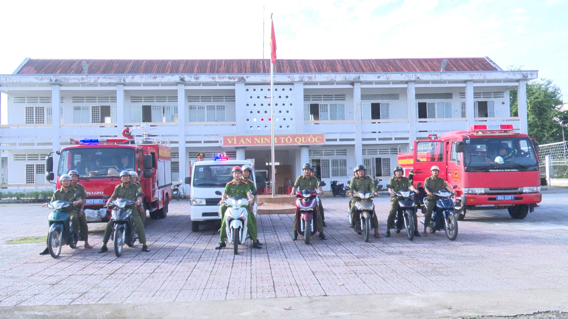HIỆP HƯNG RA QUÂN TUYÊN TRUYỀN, DIỄN TẬP PHÒNG CHÁY, CHỮA CHÁY VÀ CỨU NẠN, CỨU HỘ HƯỞNG ỨNG “NGÀY TOÀN DÂN PHÒNG CHÁY, CHỮA CHÁY 04-10-2026”