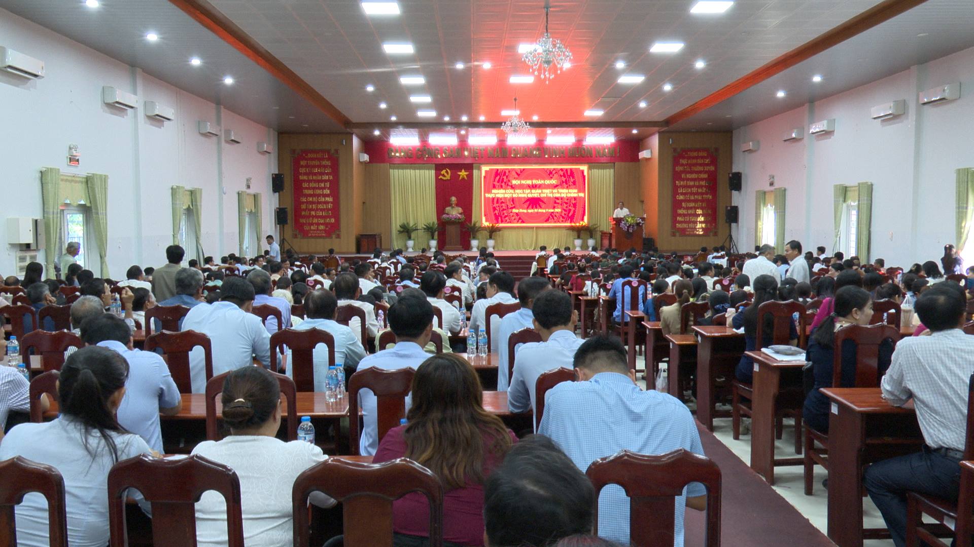 HIỆP HƯNG THAM DỰ HỘI NGHỊ TOÀN QUỐC NGHIÊN CỨU, HỌC TẬP, QUÁN TRIỆT VÀ TRIỂN KHAI THỰC HIỆN CÁC NGHỊ QUYẾT, CHỈ THỊ CỦA BỘ CHÍNH TRỊ