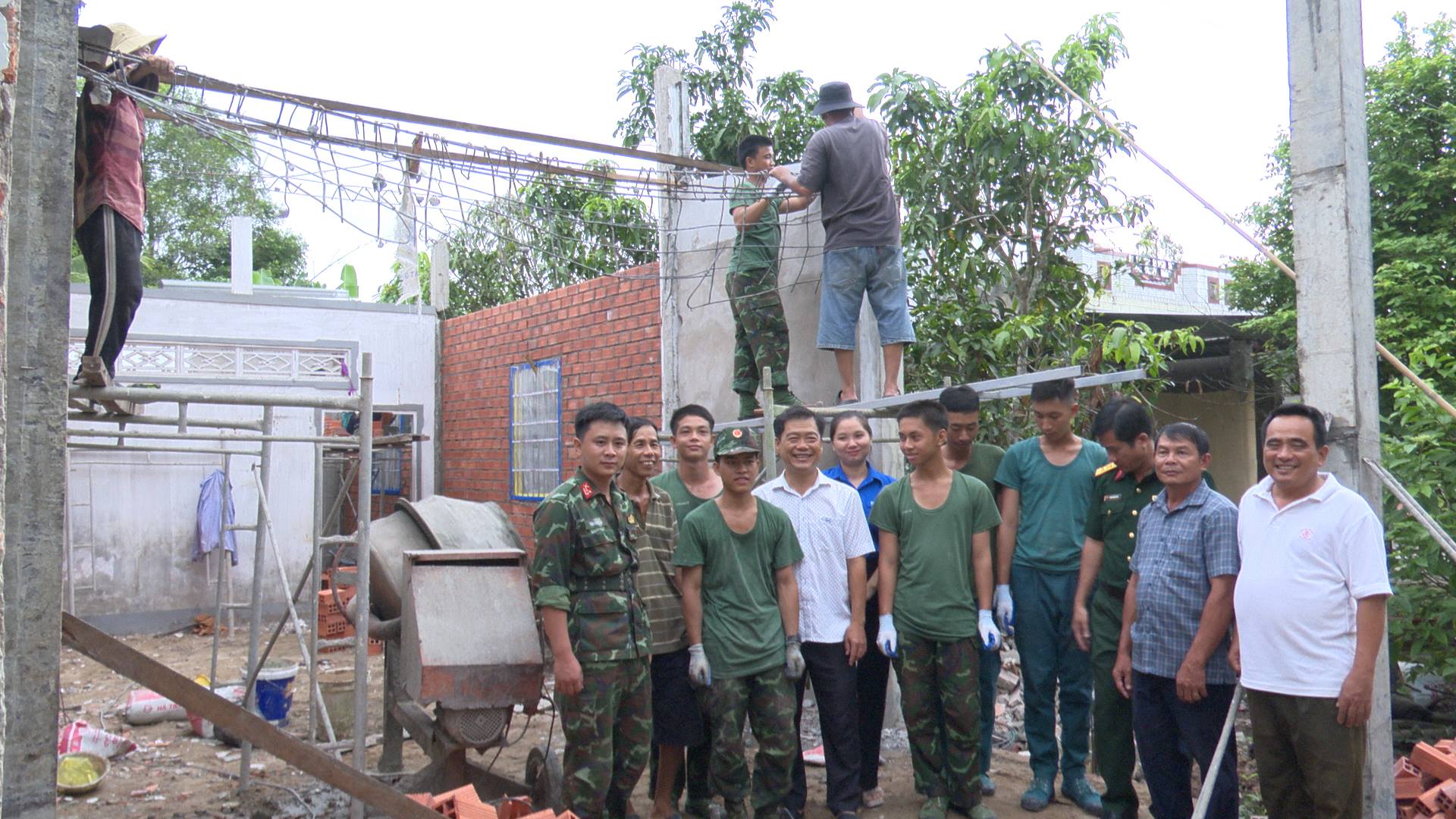 HIỆP HƯNG KIỂM TRA TIẾN ĐỘ XÂY DỰNG HỖ TRỢ XÓA NHÀ TẠM, NHÀ DỘT NÁT CHO ĐỐI TƯỢNG LÀ CON ĐẺ CỦA NGƯỜI HOẠT ĐỘNG KHÁNG CHIẾN BỊ NHIỄM CHẤT ĐỘC HÓA HỌC TRÊN ĐỊA BÀN XÃ.