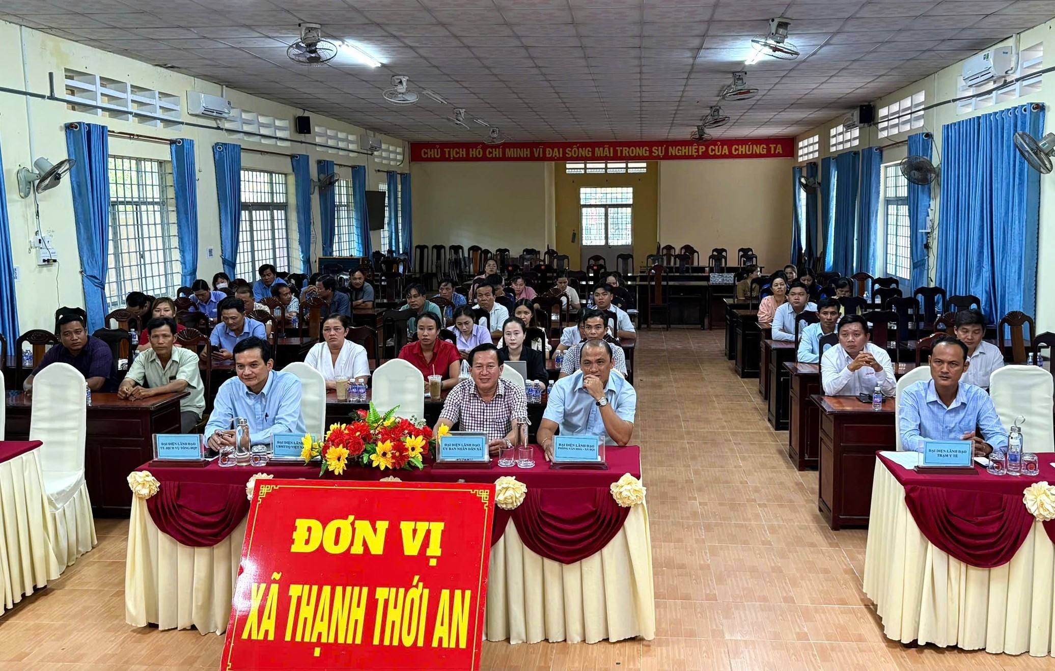 XÃ THẠNH THỚI AN THAM DỰ HỘI NGHỊ TRỰC TUYẾN TRIỂN KHAI CHIẾN DỊCH “60 NGÀY RA QUÂN ĐI TỪNG NGÕ, GÕ TỪNG NHÀ, HƯỚNG DẪN TỪNG NGƯỜI DÂN KỸ NĂNG SỐ, SỬ DỤNG CÁC DỊCH VỤ SỐ” 