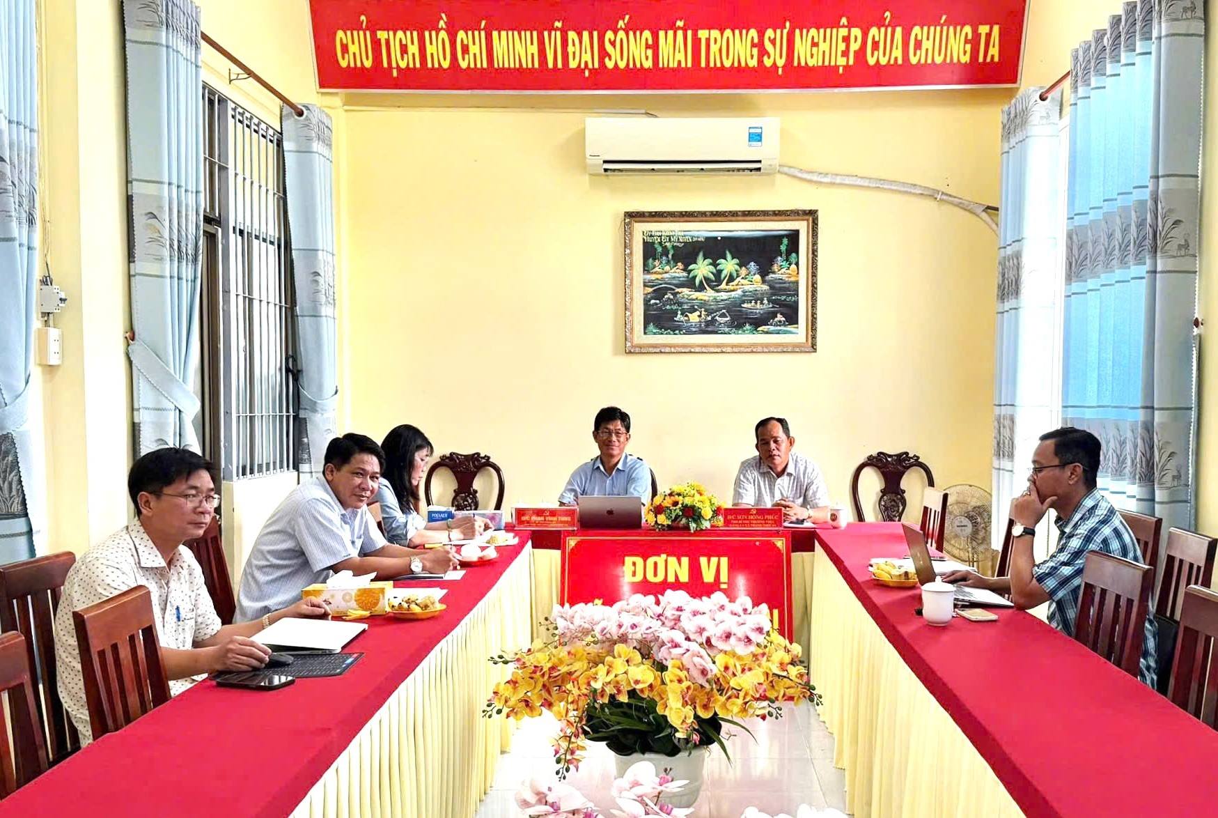 XÃ THẠNH THỚI AN THAM DỰ HỘI NGHỊ TẬP HUẤN NGHIỆP VỤ VỀ XÂY DỰNG ĐẢNG CHO ĐỘI NGŨ PHÓNG VIÊN, BIÊN TẬP VIÊN CÁC CƠ QUAN BÁO CHÍ