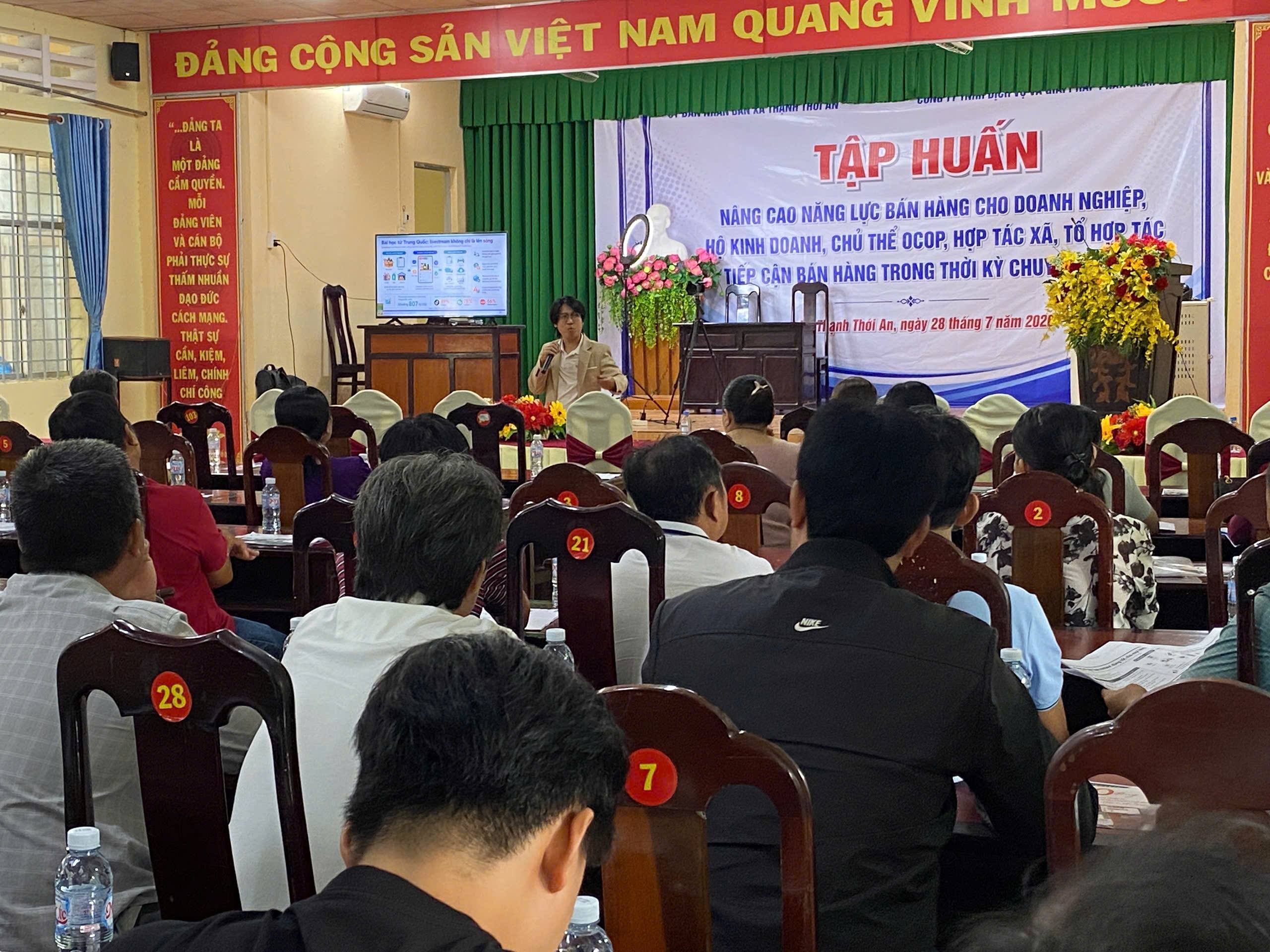 XÃ THẠNH THỚI AN TẬP HUẤN NÂNG CAO NĂNG LỰC BÁN HÀNG TRONG THỜI KỲ CHUYỂN ĐỔI SỐ 