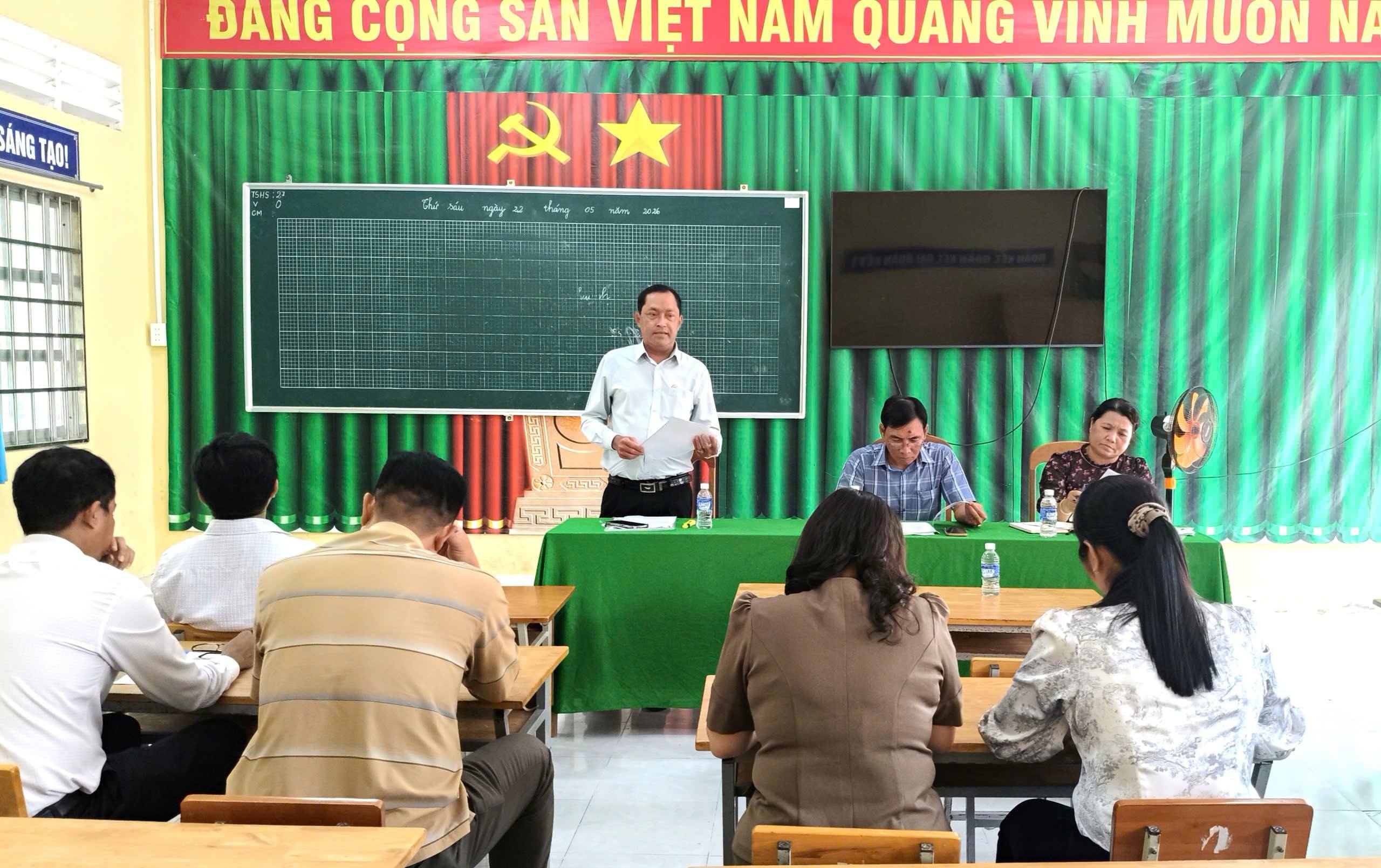 Đoàn Giám sát HĐND xã giám sát việc thực hiện Nghị định số 238/2025/NĐ-CP tại Trường Tiểu học Viên An A