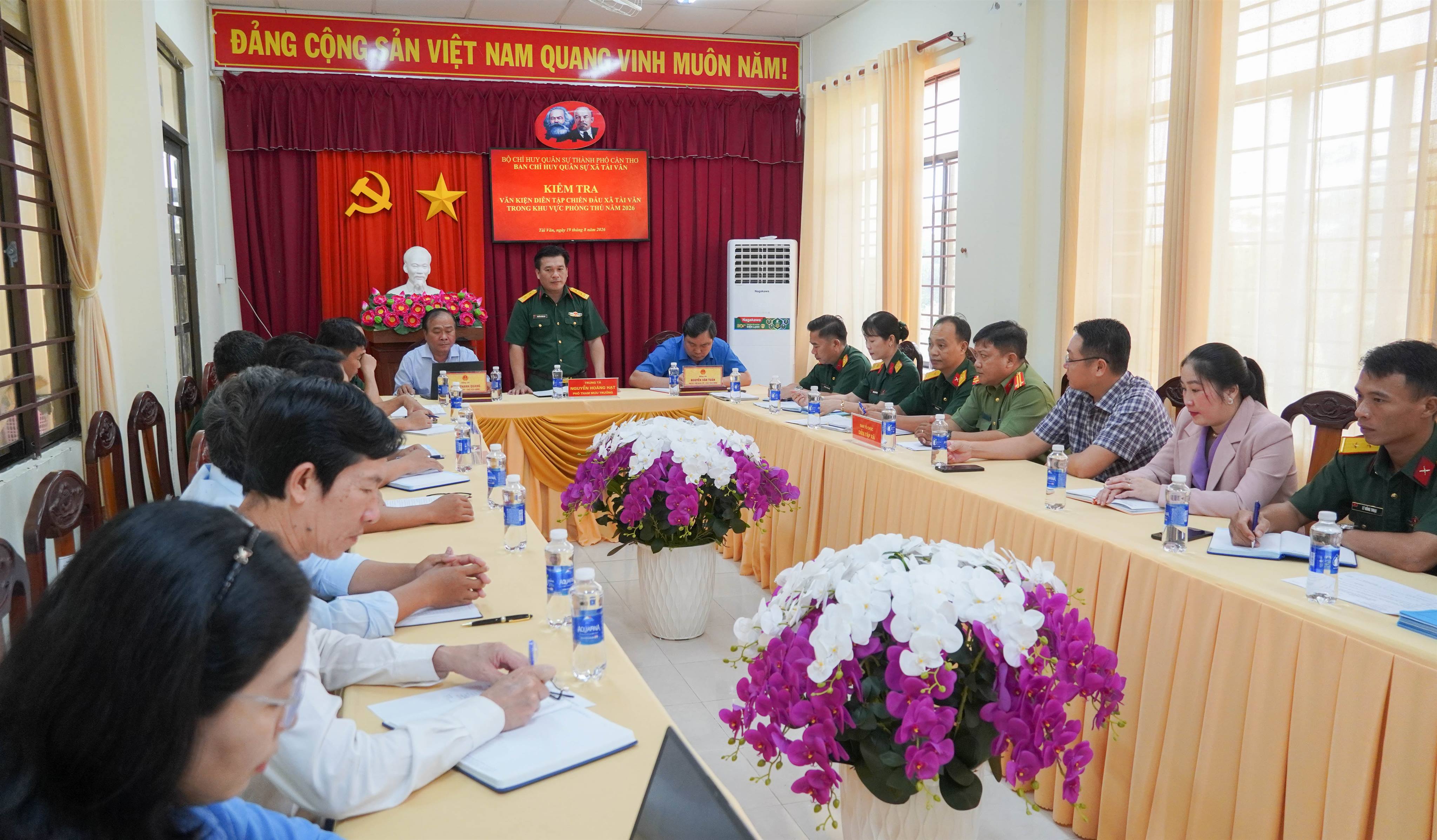 Đoàn kiểm tra thành phố thẩm định văn kiện diễn tập chiến đấu xã Tài Văn trong khu vực phòng thủ năm 2026