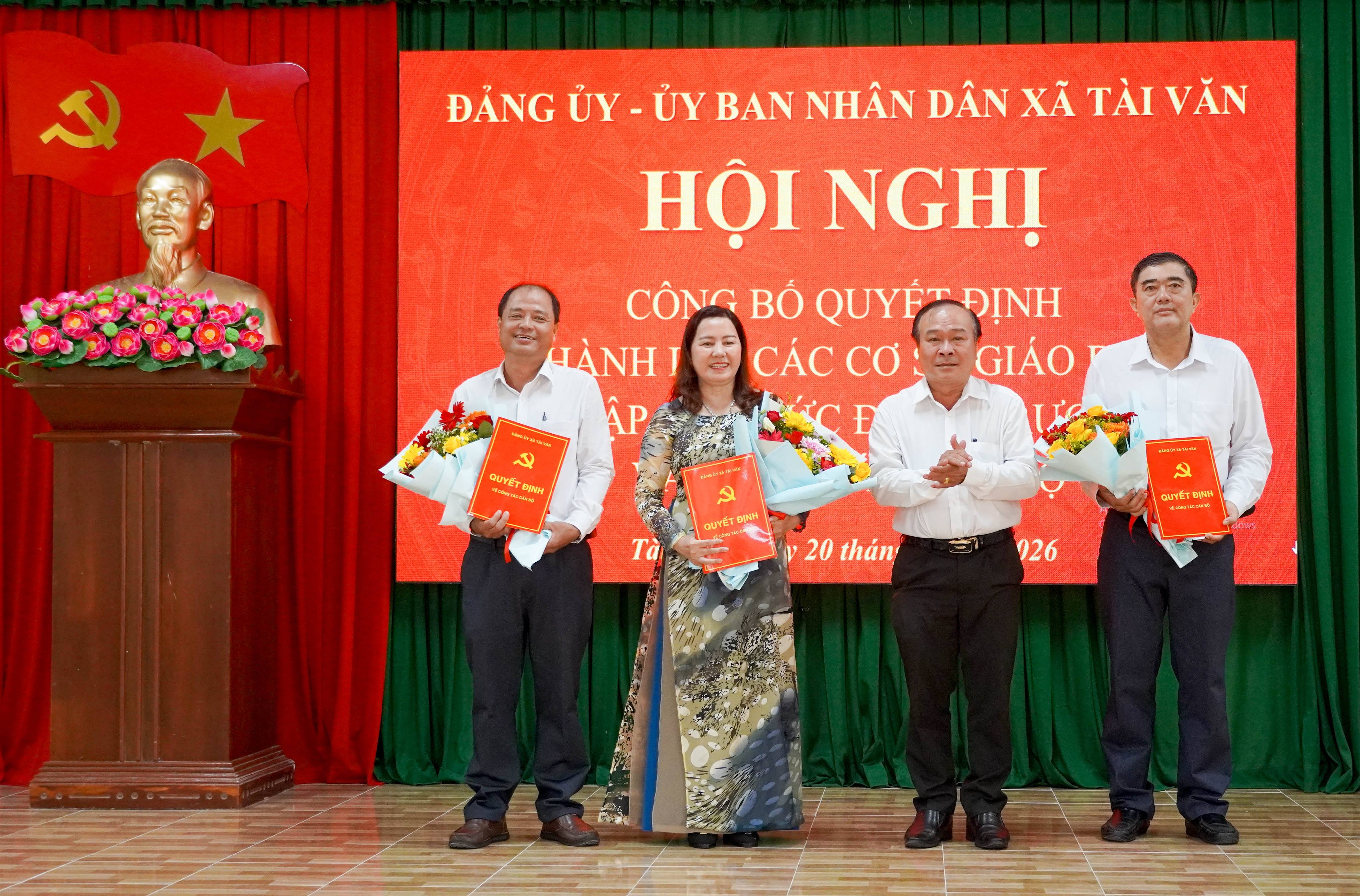 Tài Văn công bố quyết định thành lập các cơ sở giáo dục công lập, tổ chức Đảng trực thuộc và công tác cán bộ