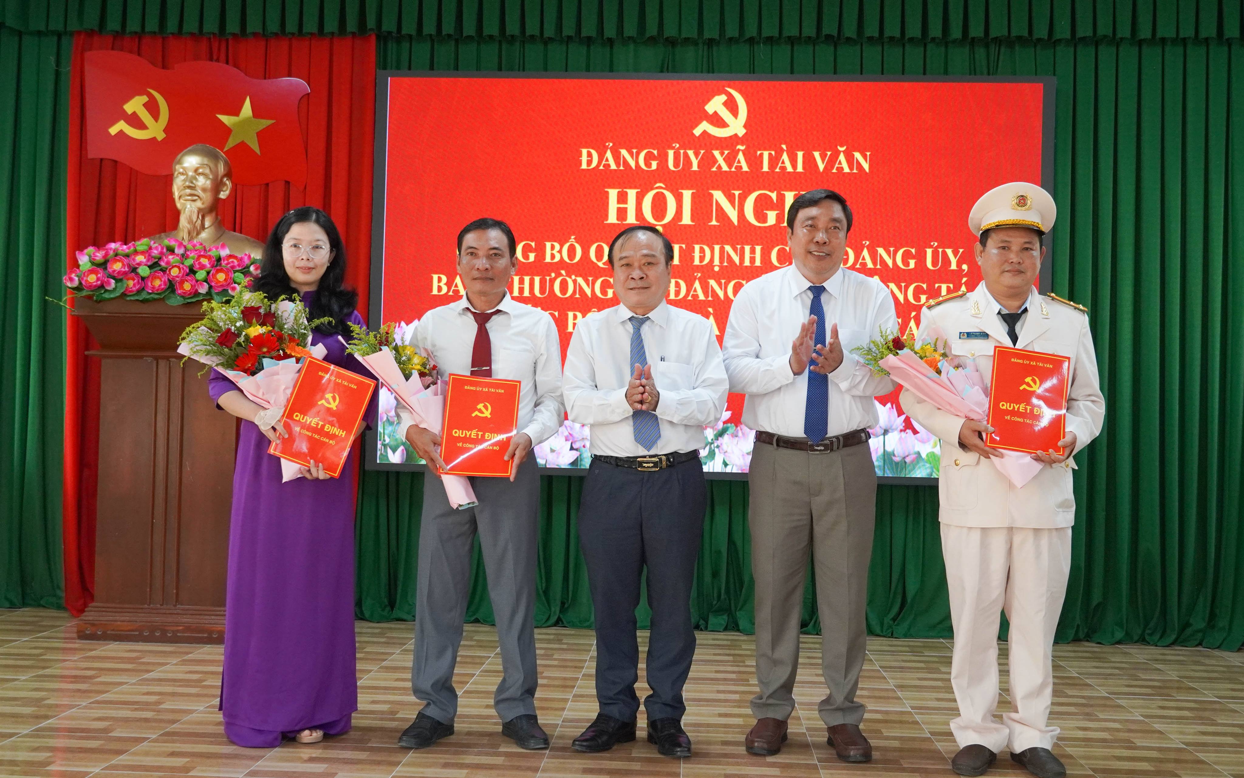 Tài Văn công bố các quyết định về tổ chức bộ máy và công tác cán bộ