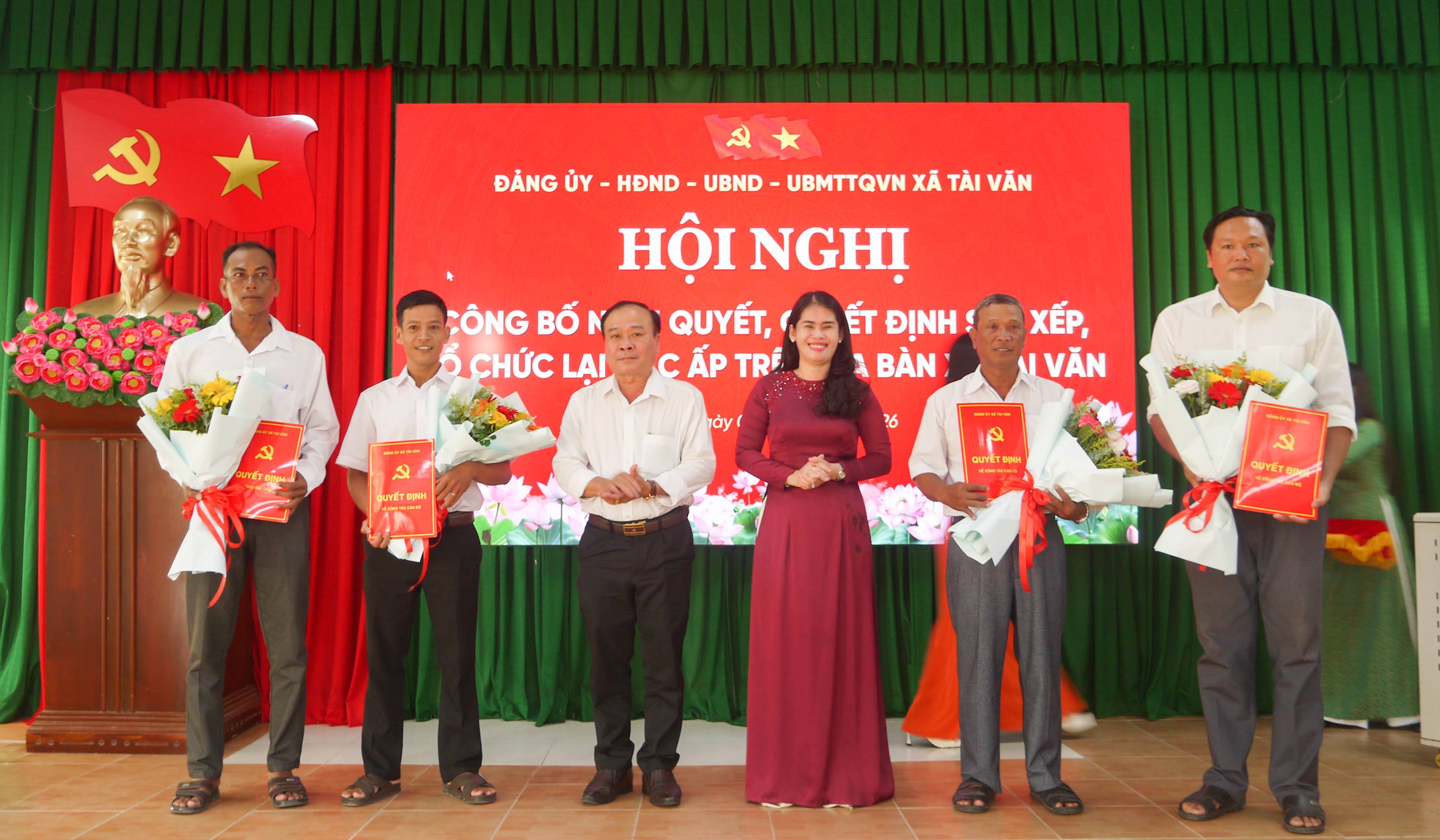Xã Tài Văn công bố Nghị quyết sắp xếp ấp Bưng Cà Pốt và Trà Đót