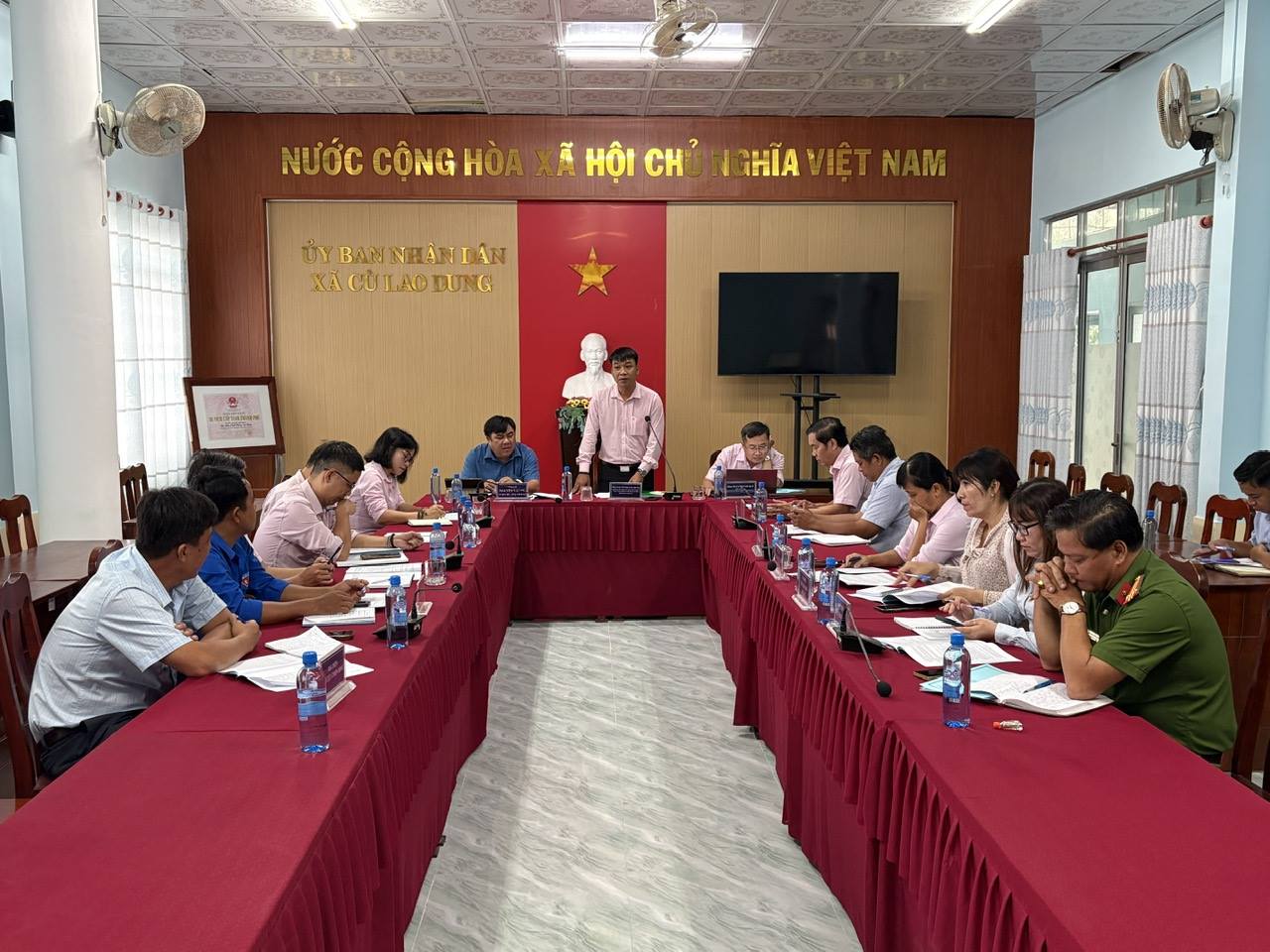 Đoàn giám sát Ban kiểm soát HĐQT NHCSXH làm việc tại xã Cù Lao Dung