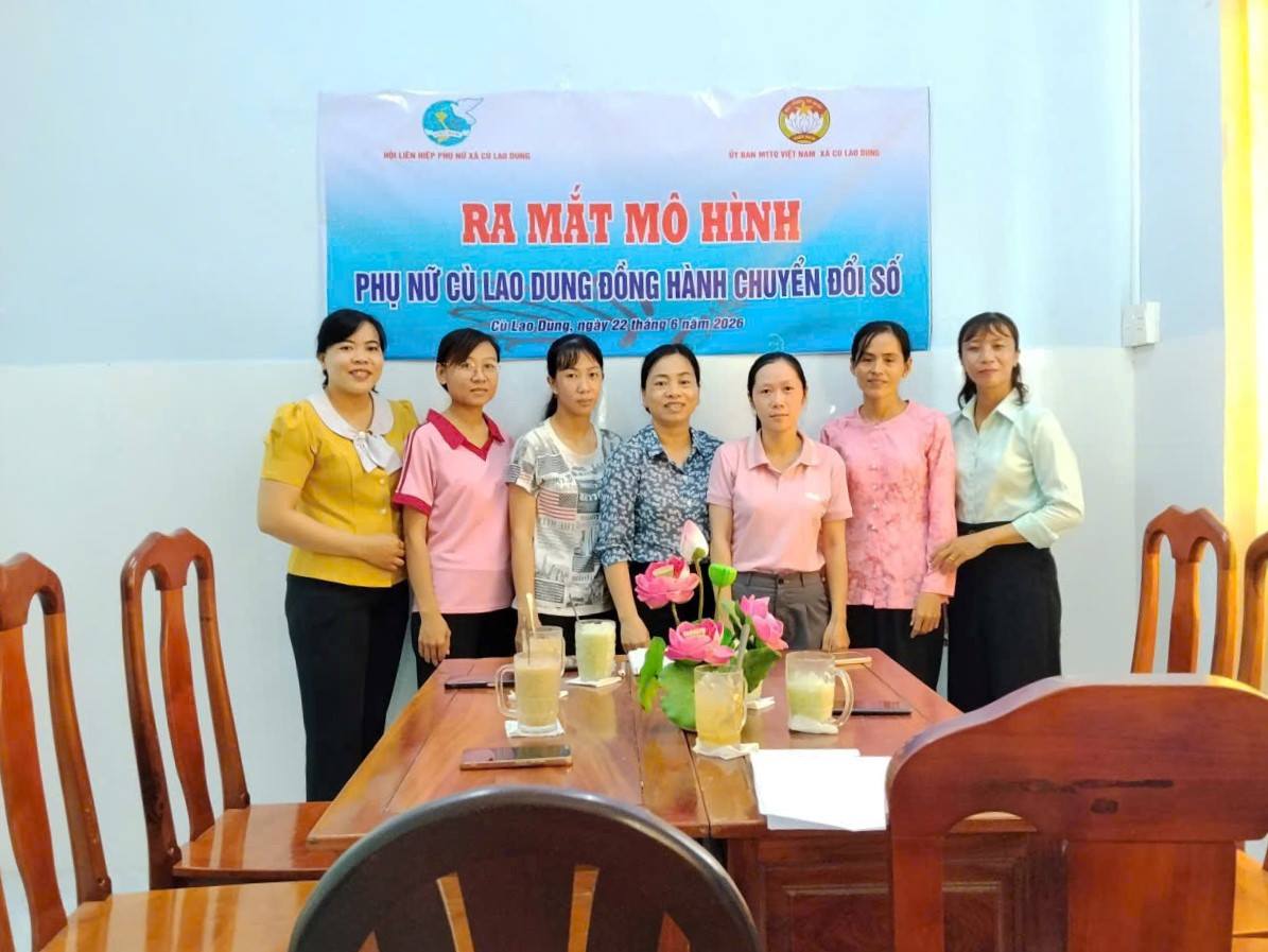 HỘI LHPN XÃ CÙ LAO DUNG RA MẮT MÔ HÌNH  “Phụ nữ Cù Lao Dung đồng hành chuyển đổi số”
