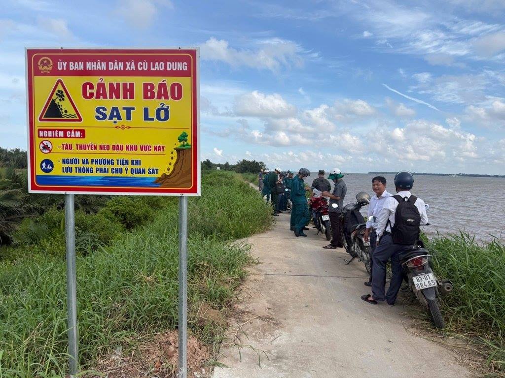 Khảo sát thực địa tình hình sạt lở bờ sông Hậu tại xã Cù Lao Dung