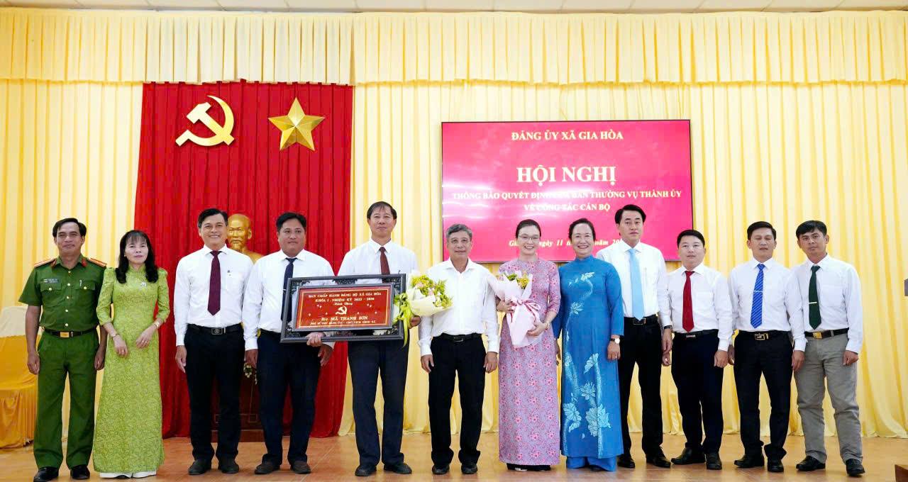 Ban Thường vụ Đảng ủy xã Gia Hoà công bố quyết định của Ban Thường vụ Thành ủy Cần Thơ về công tác cán bộ