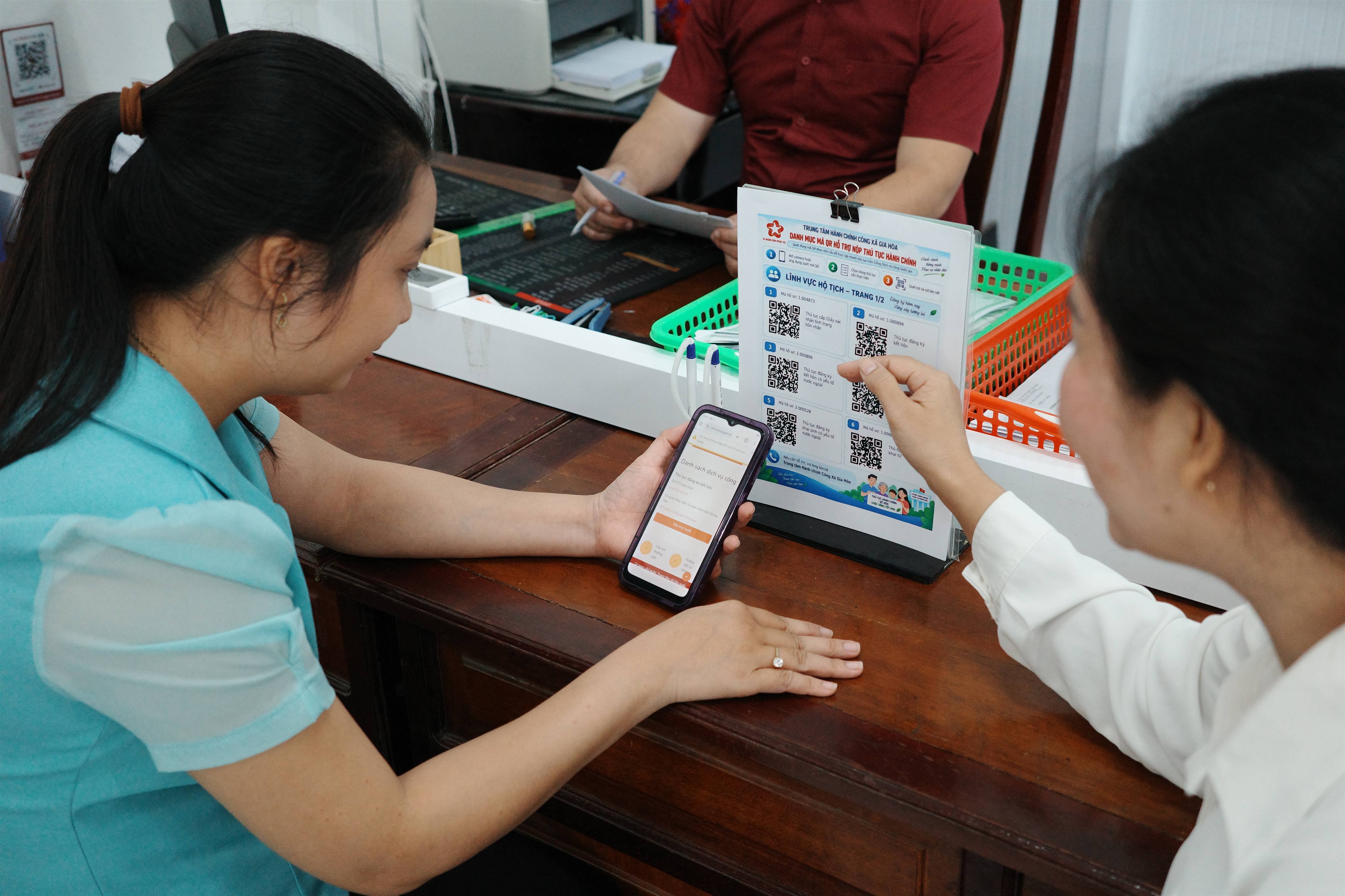 Xã Gia Hòa triển khai mã QR hỗ trợ người dân thực hiện thủ tục hành chính trực tuyến