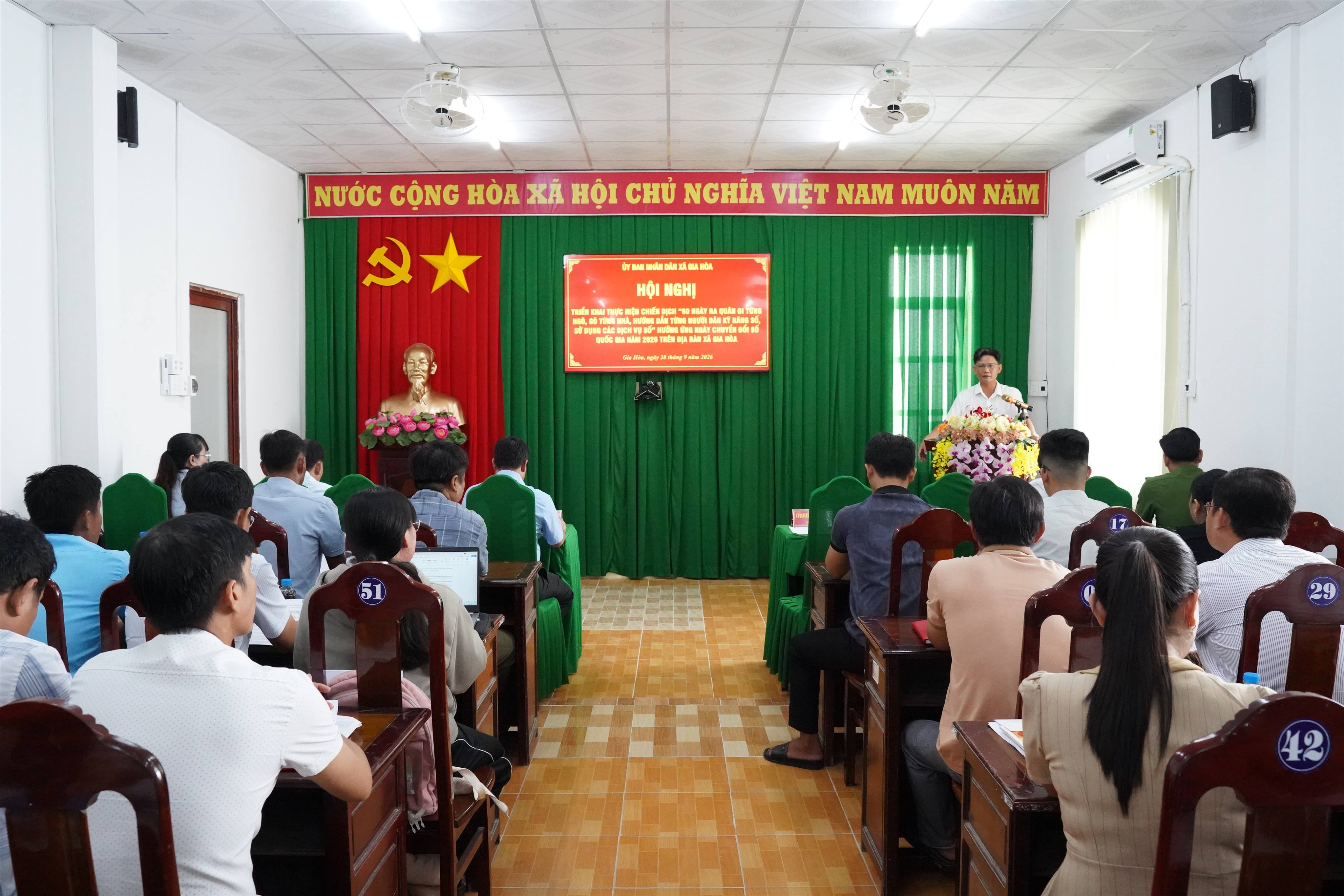 Xã Gia Hoà triển khai thực hiện chiến dịch “60 ngày ra quân đi từng ngõ, gõ từng nhà, hướng dẫn từng người dân kỹ năng số sử dụng các dịch vụ số”.