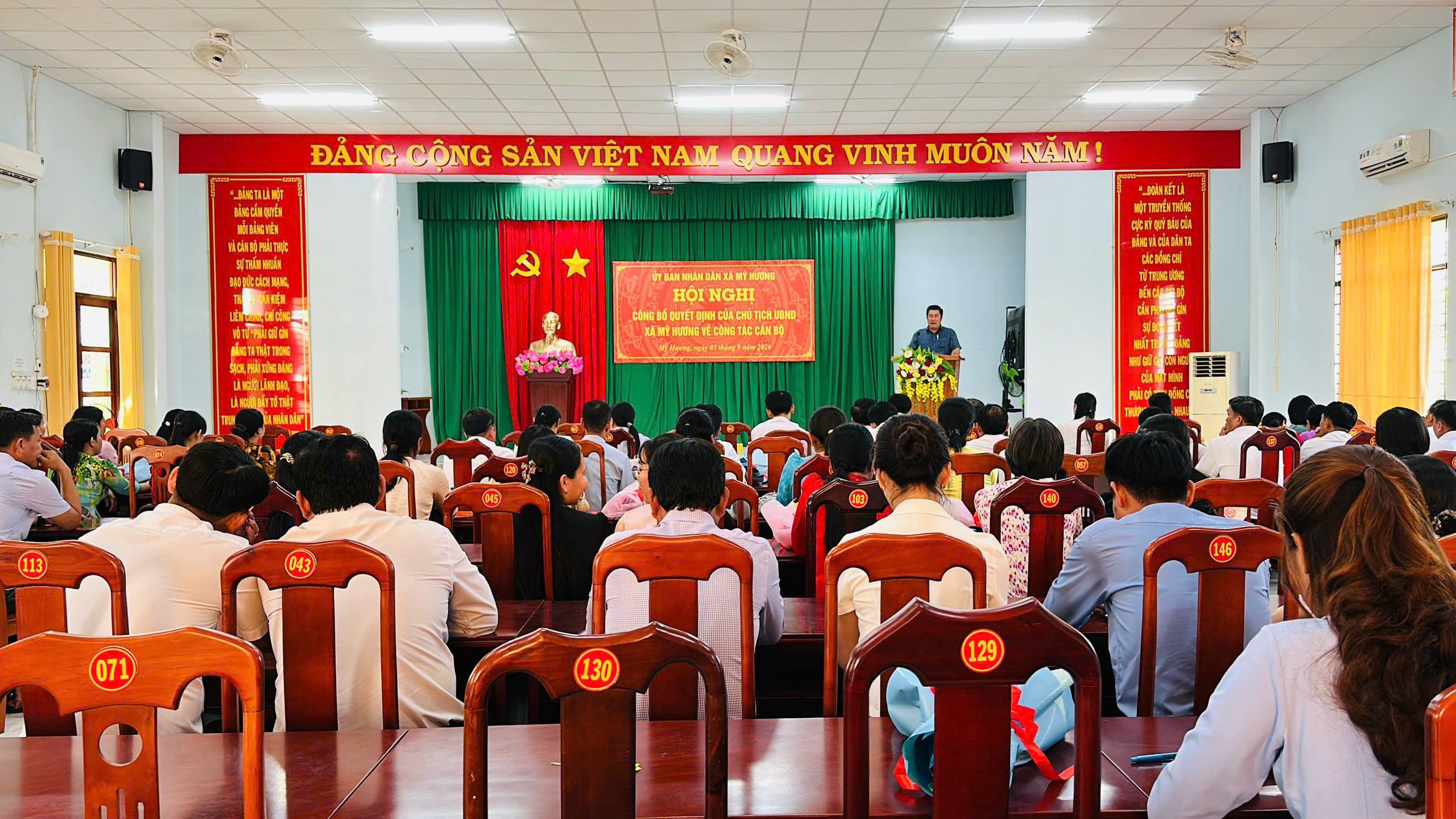 XÃ MỸ HƯƠNG CÔNG BỐ CÁC QUYẾT ĐỊNH VỀ CÔNG TÁC CÁN BỘ