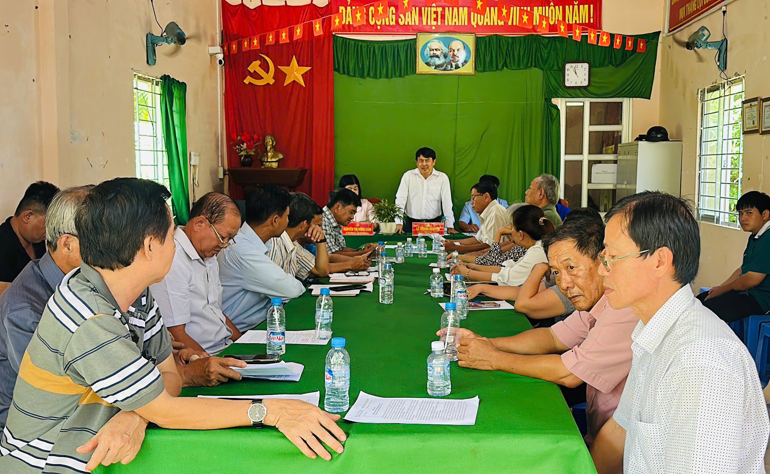 CHI BỘ ẤP XÓM LỚN SINH HOẠT THƯỜNG KỲ THÁNG 8 NĂM 2026