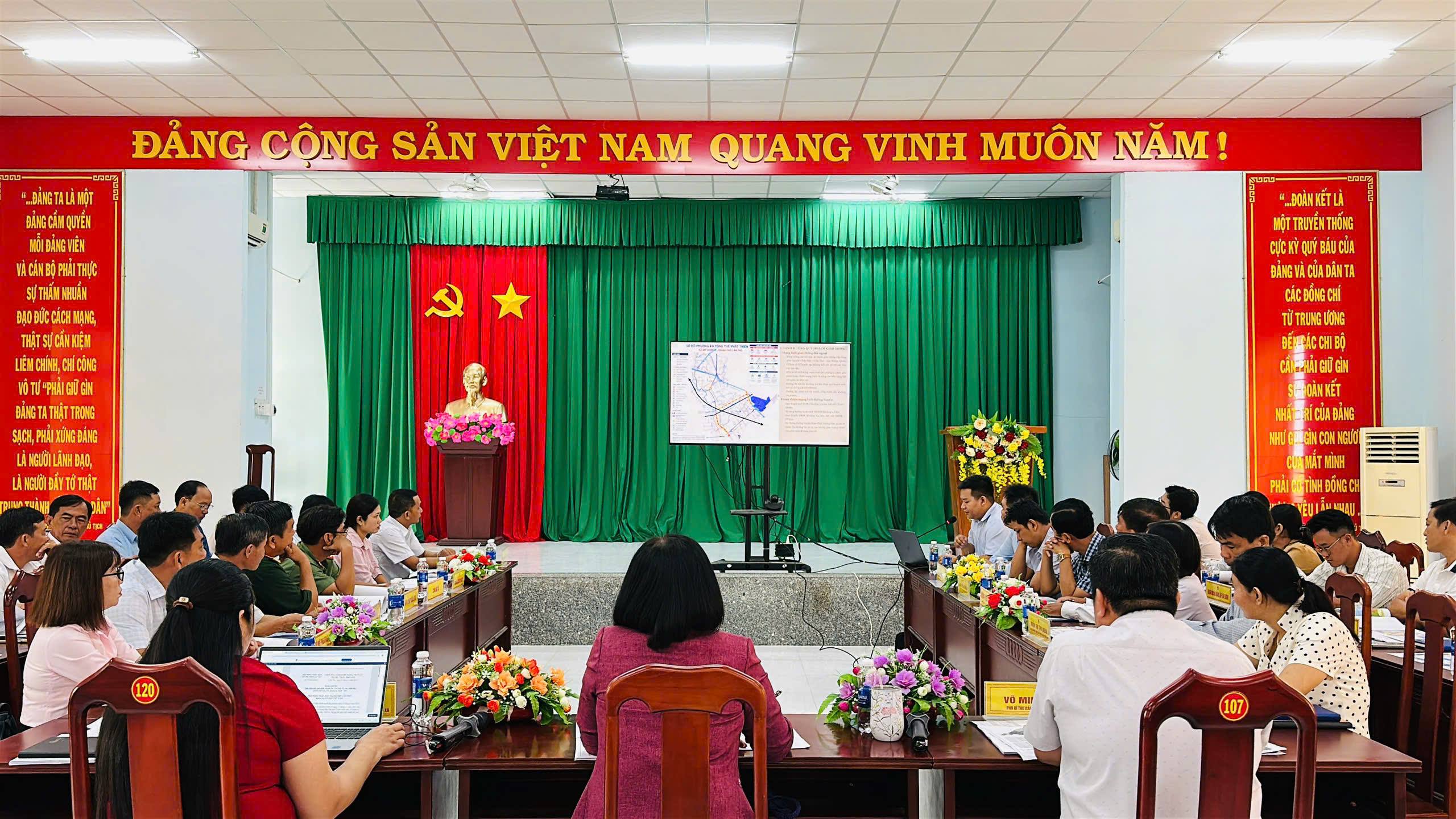 XÃ MỸ HƯƠNG HỌP NGHE TRÌNH BÀY DỰ THẢO ĐỒ ÁN QUY HOẠCH CHUNG