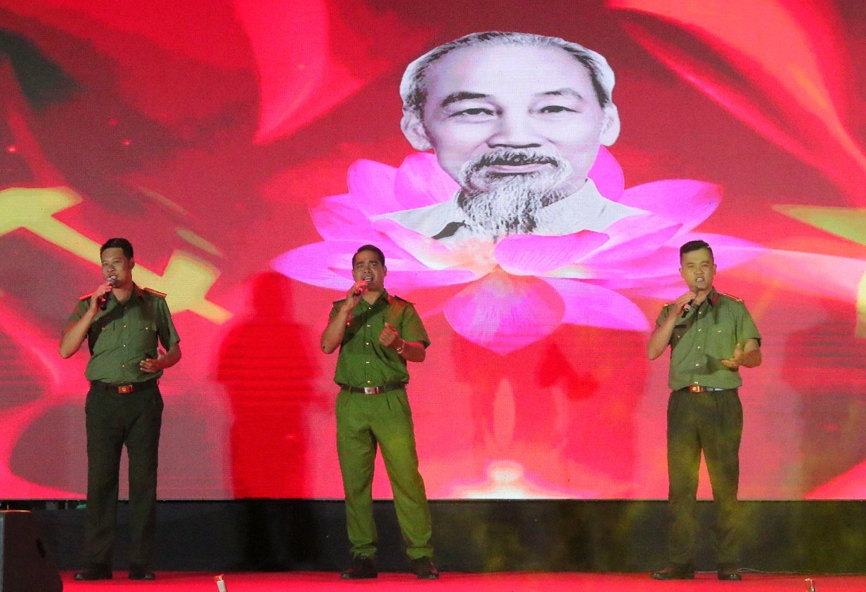 Anh-tin-bai