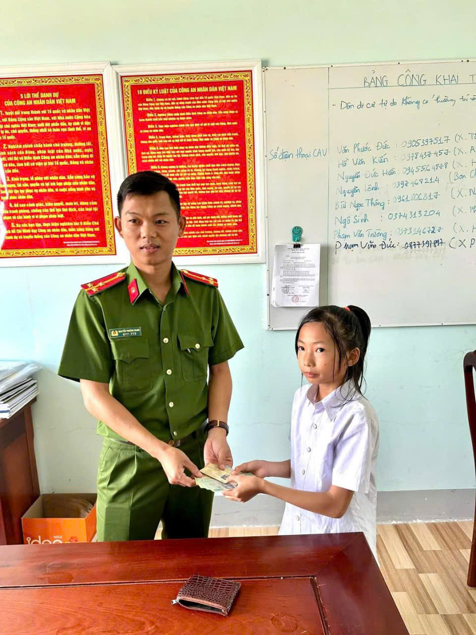 Anh-tin-bai