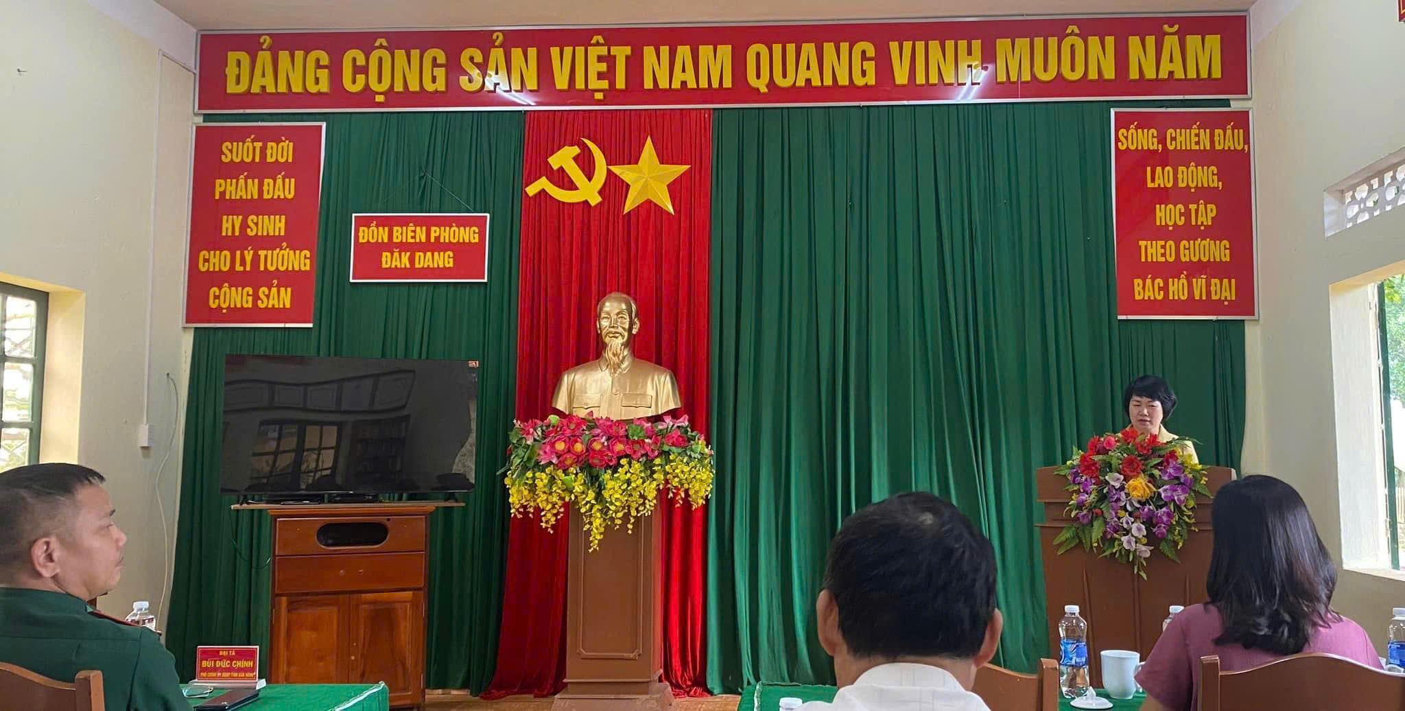 Anh-tin-bai