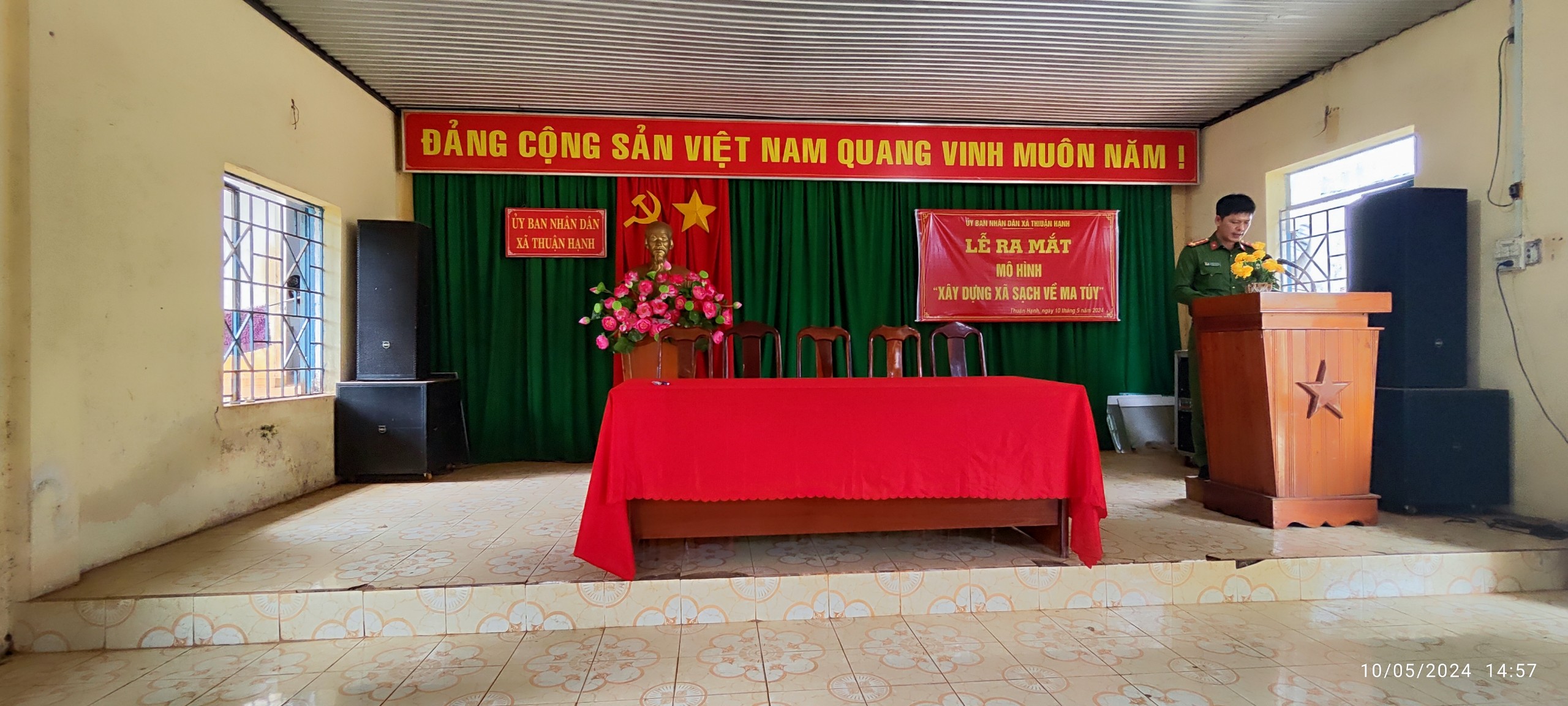 Anh-tin-bai