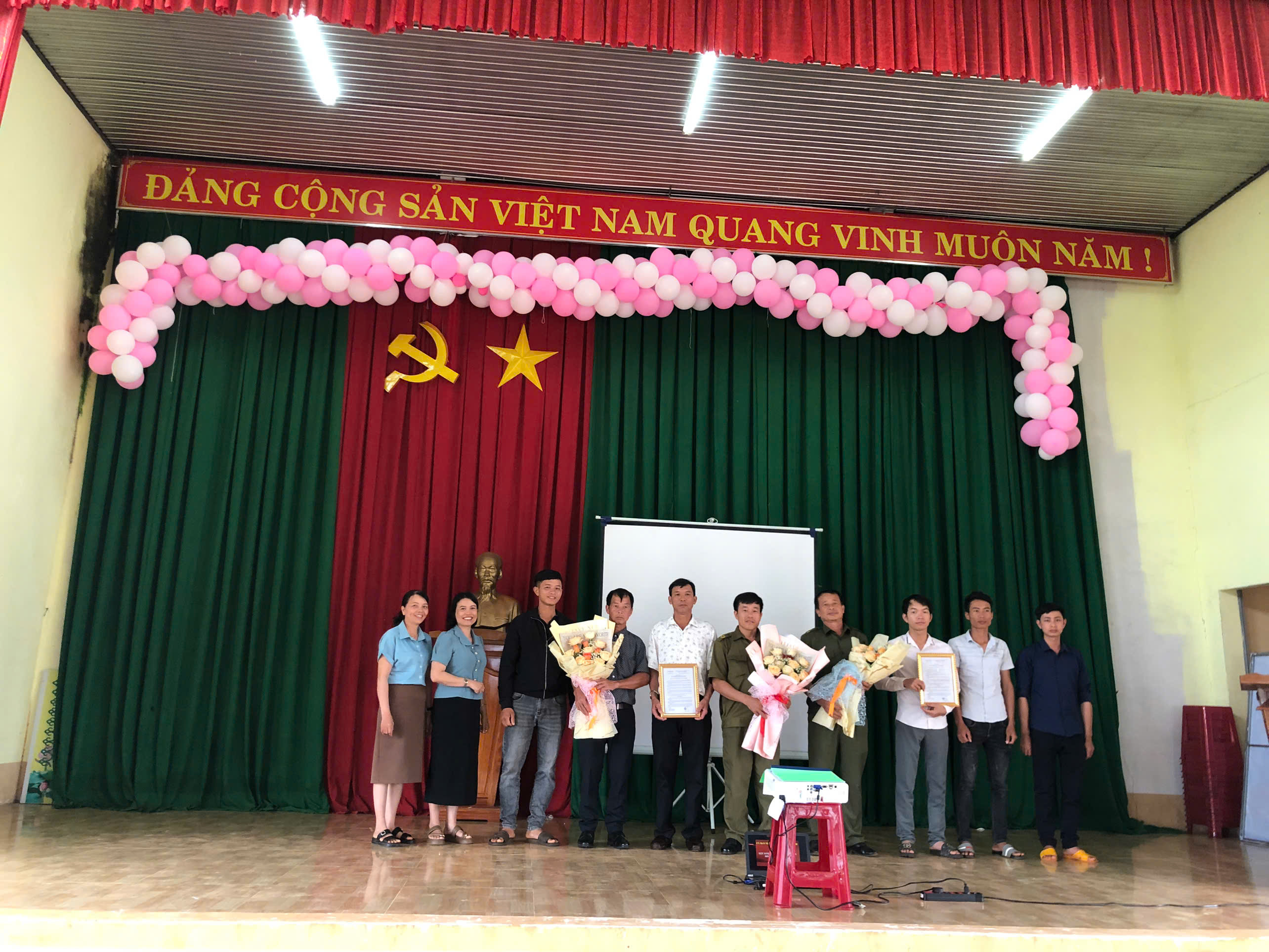 Anh-tin-bai